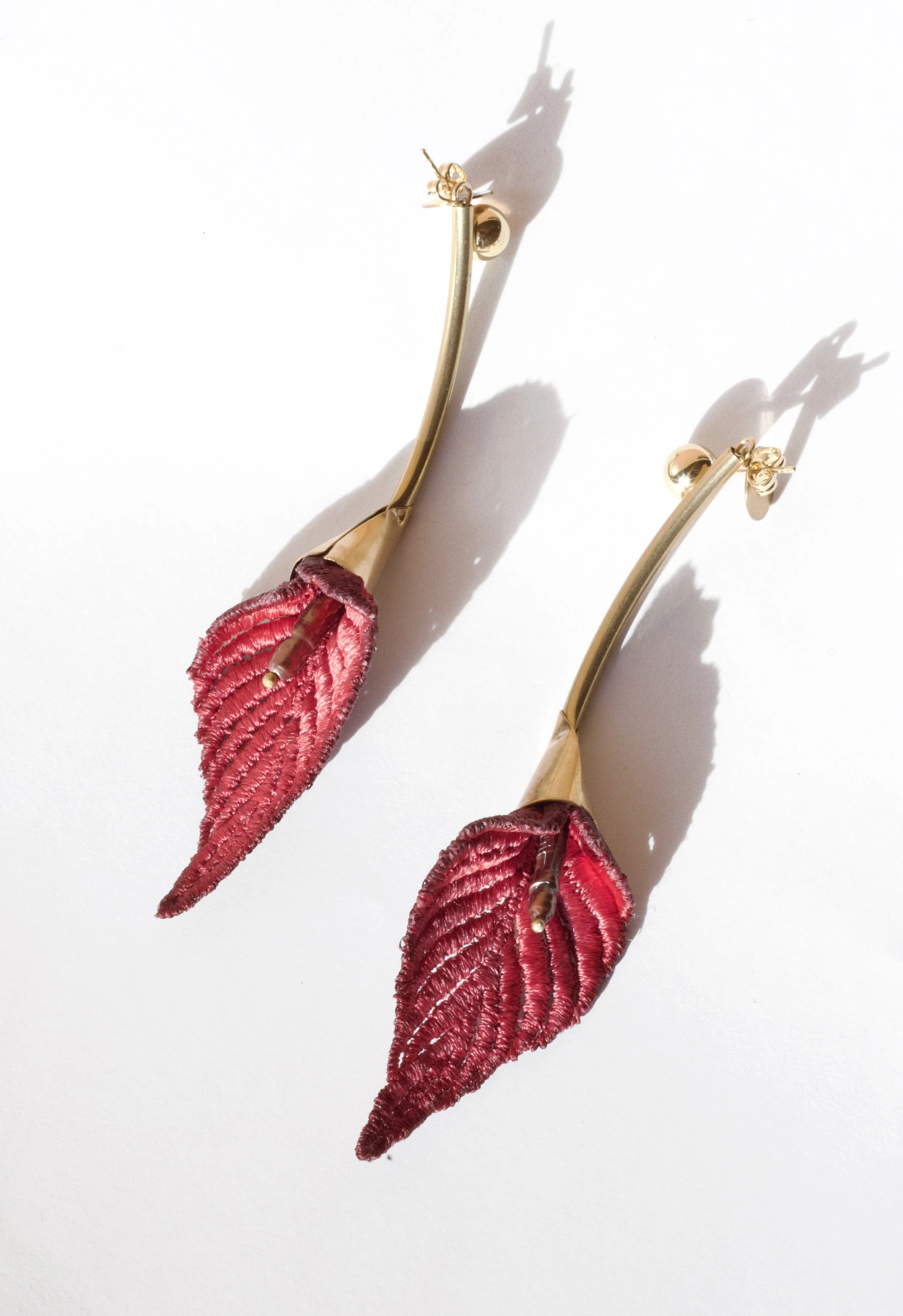 Magenta calla lily long.jpg