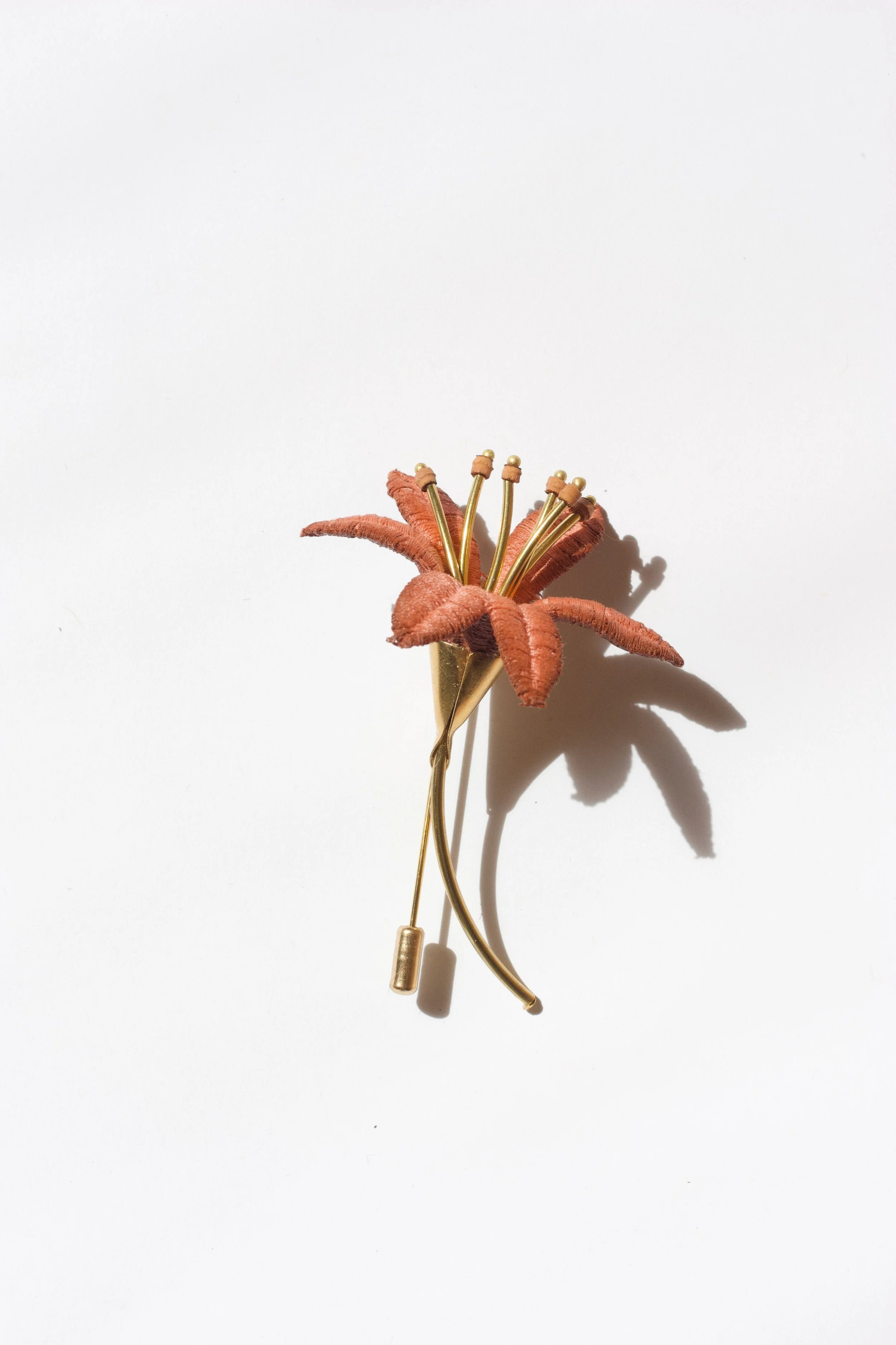 Lilium brooch