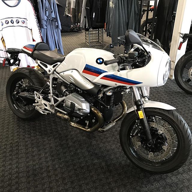 Soooo can this be considered a shop vehicle of some sort? Like parts runner or loaner vehicle? Sure would be nice to see this Beauty everyday 😍 #bmwmotorcycle #sandiegobmwmotorcycles #bandbautohaus