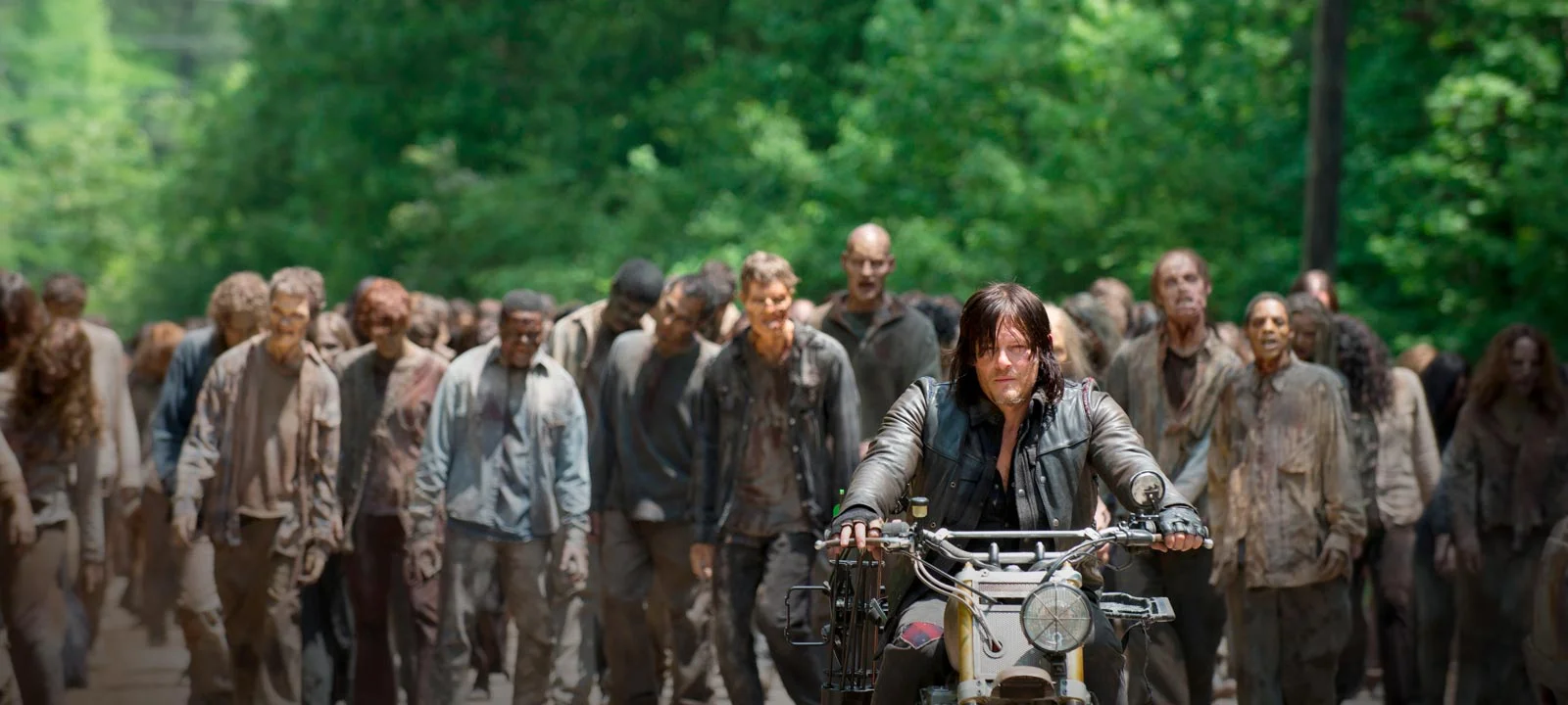 this is all bored daryl gets to do in S6 premiere.