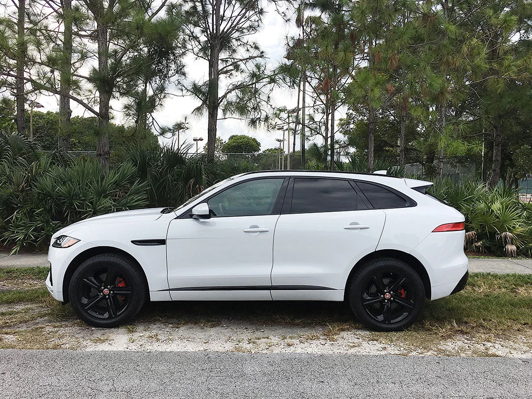 Jaguar_FPace_2017_01.jpg
