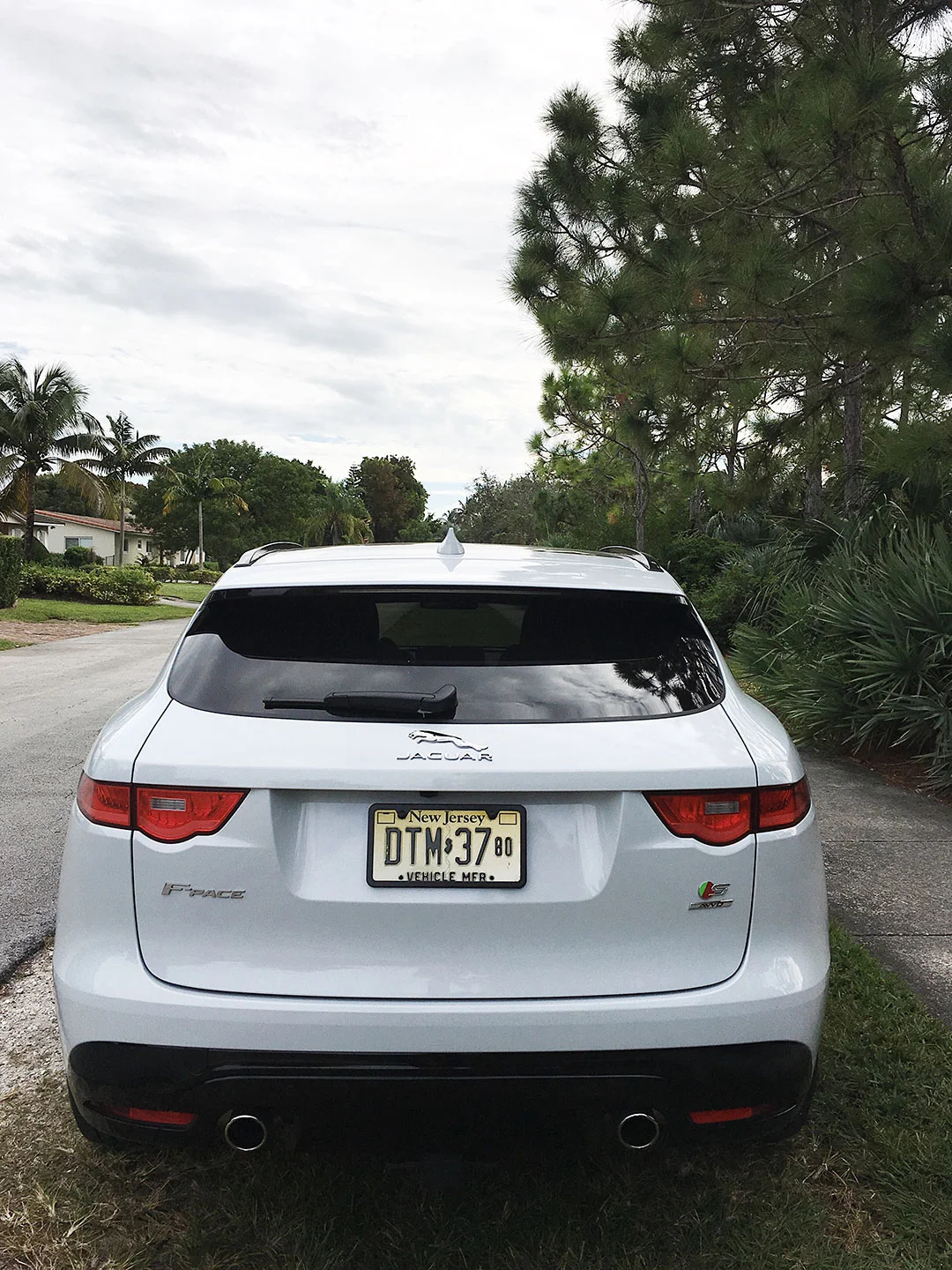Jaguar_FPace_2017_04.jpg