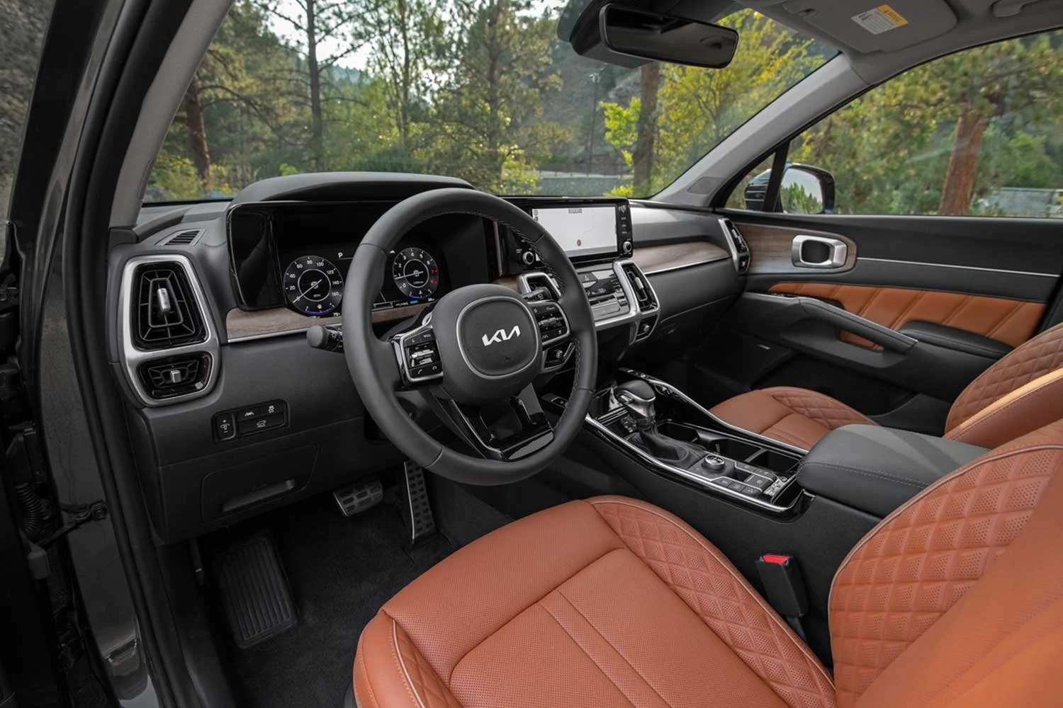El interior del Kia Sorento 2022 con materiales de alta calidad y gran estilo.