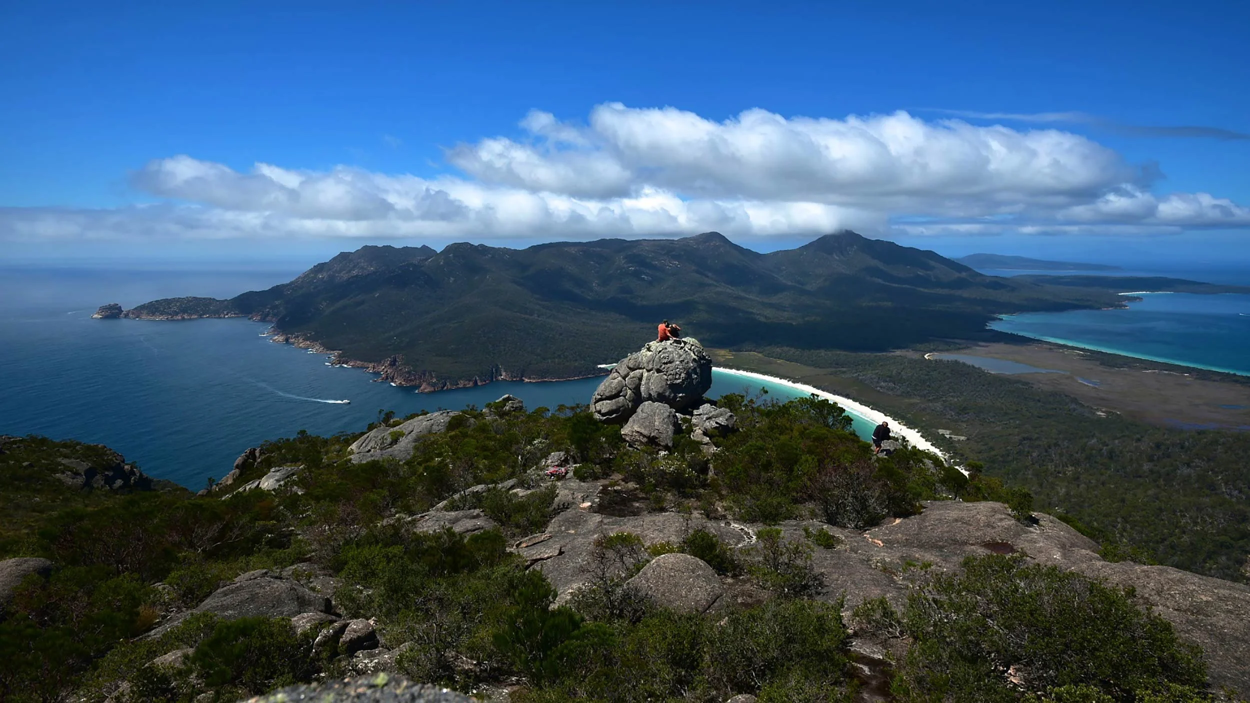 wineglass_bay_freycinet_national_park_tasmania.jpg