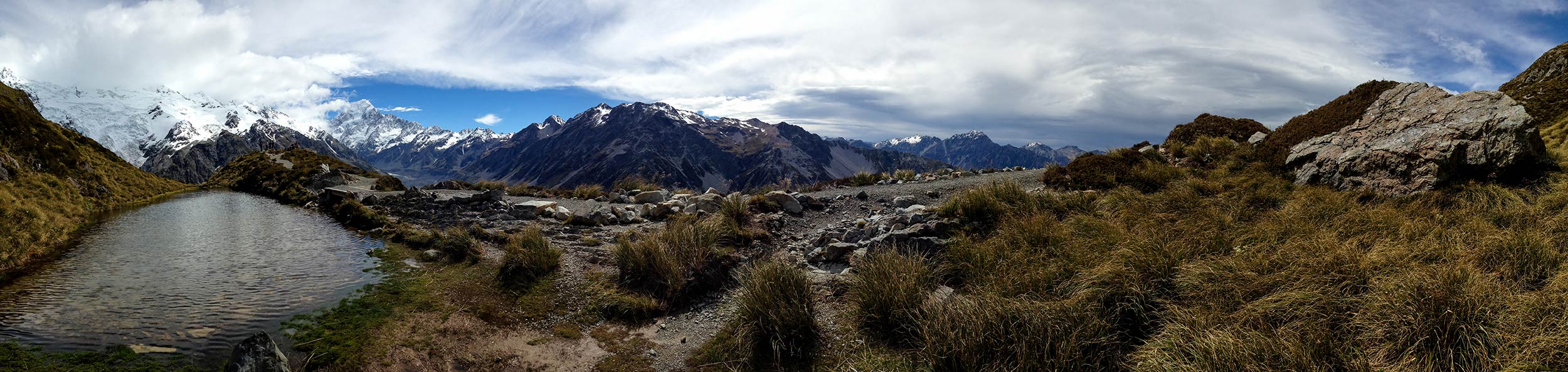 mt_cook_mueller_hut_hike_tarns_peaks_pano2.jpg
