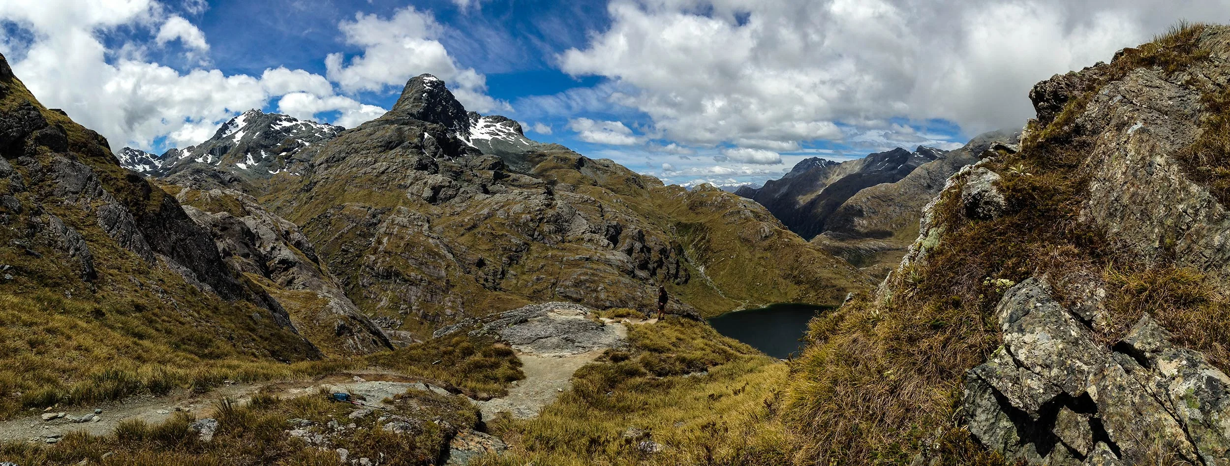 routeburn_track_tarns_peaks_pano1.jpg