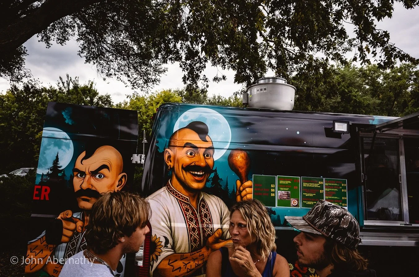Random scenes delivered from the ether. #streetphotography #colormebeautiful