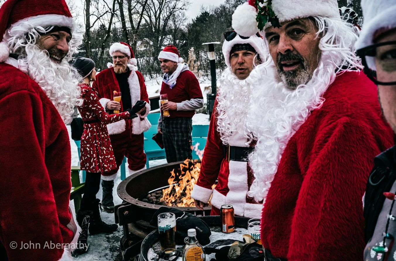 I caught Santa drinking @utepilsbrewing Reasons to drink #utepils 1-Goes good with red. 2-Makes you more giving. 3-Reindeer will clean up the spills. 4-It makes Mrs Claus sexy.  #Santa #Beer #Reindeer #LocalBrewery #SantaDrinksBeer @leica_camera @lei