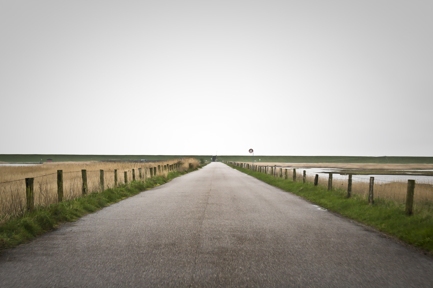 In between. Traveling around the Europe via baraperglova.com