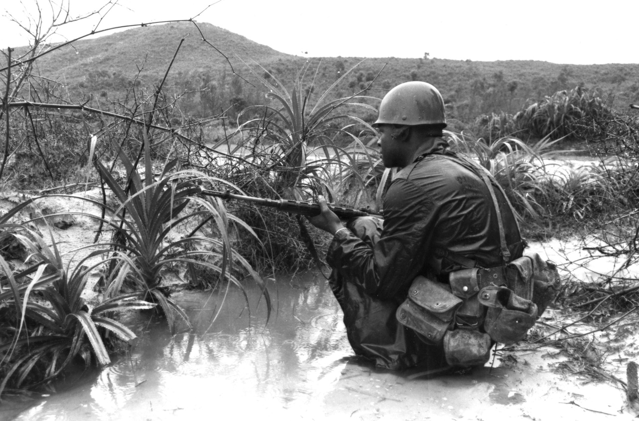1/18 Ultimate Soldier U.S Army Vietnam Platoon Infantry Sgt Bob Barnes Figure 4" 