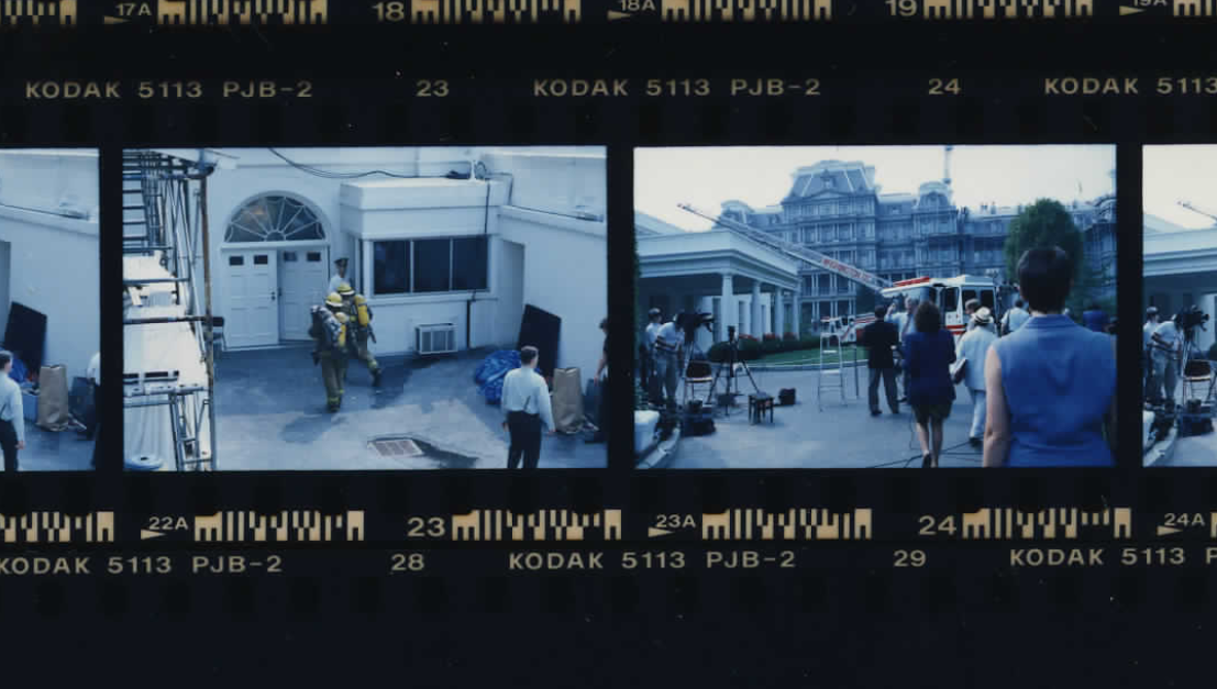 Firefighters entering the West Wing on September 16, 1994 (Photo sheet: P019648)