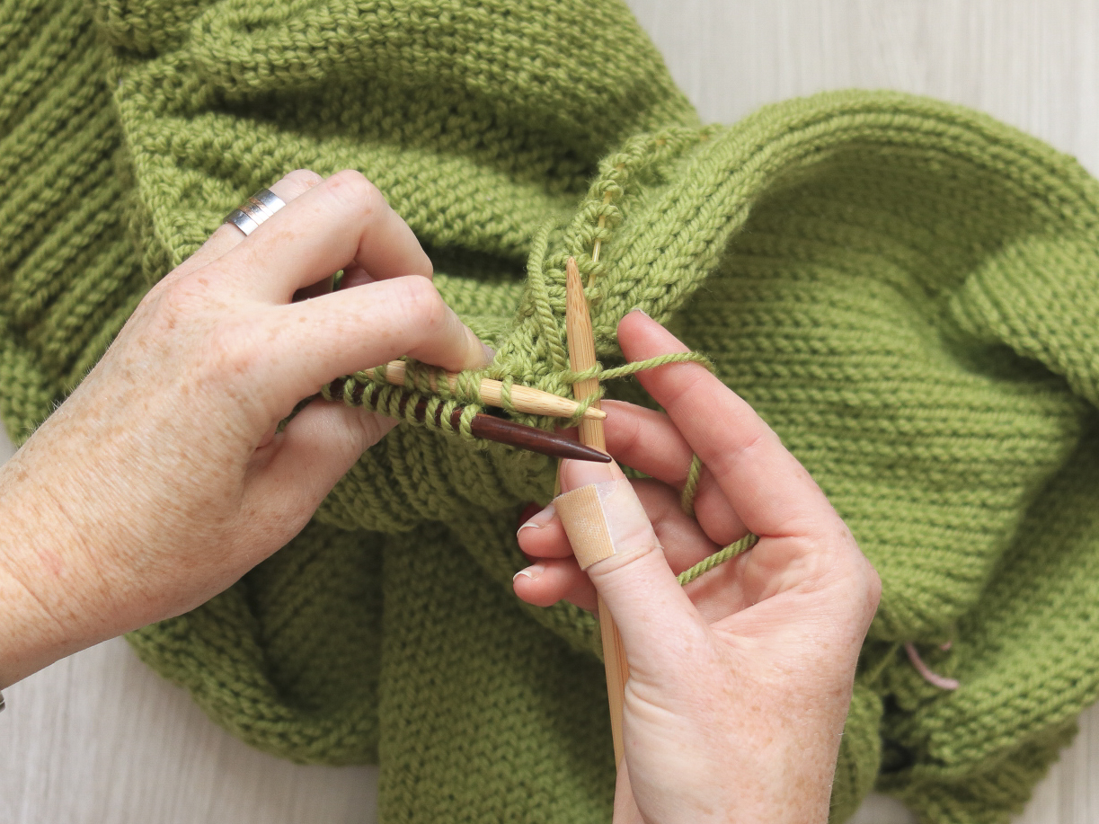 carbeth_cardigan_neckline_collar_i.jpg