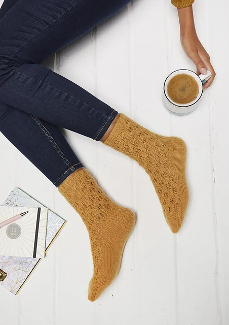 Firre Socks knitting pattern on Ravelry