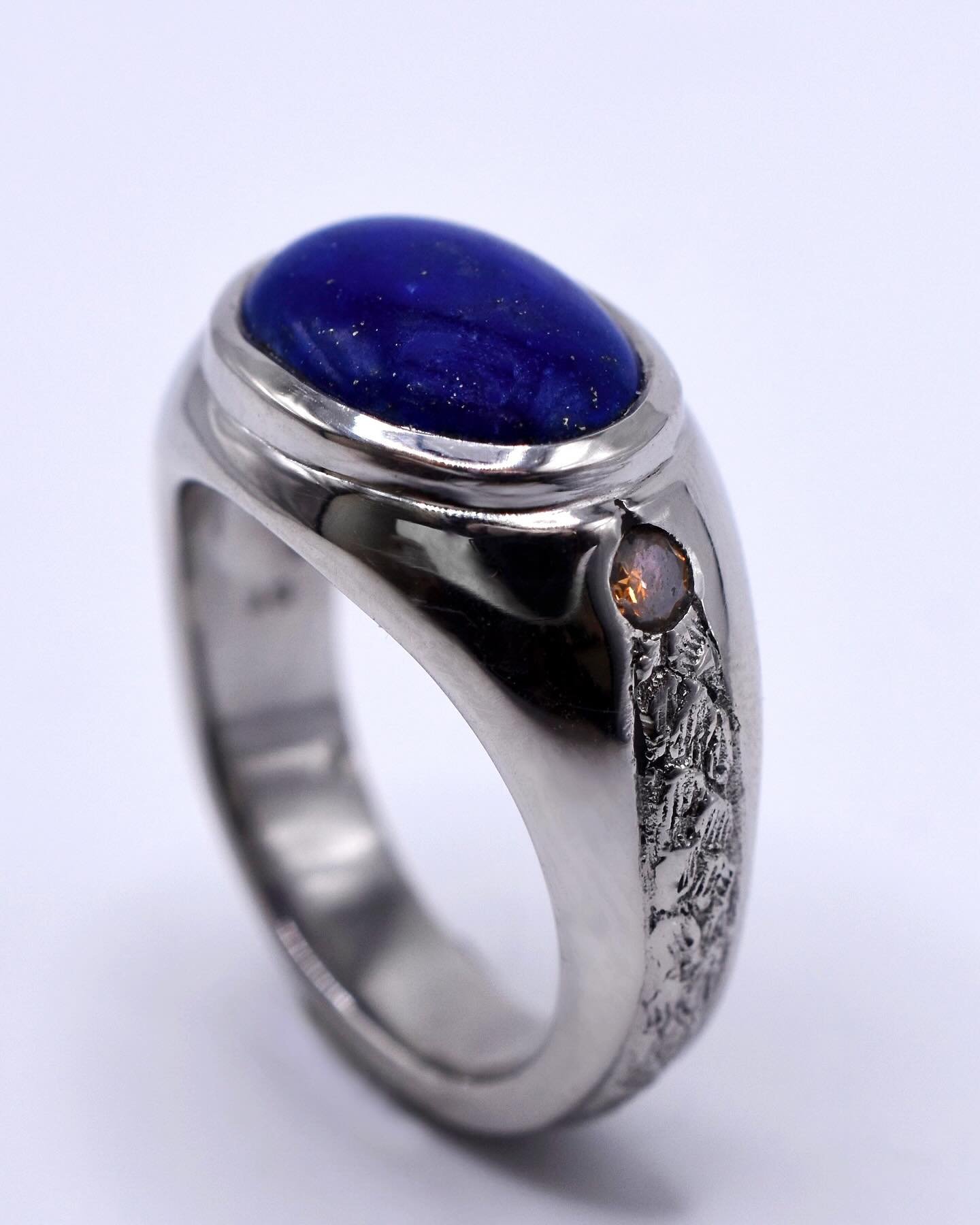 lapis lazuli and brown diamonds set in carved platinum 💙 🤎