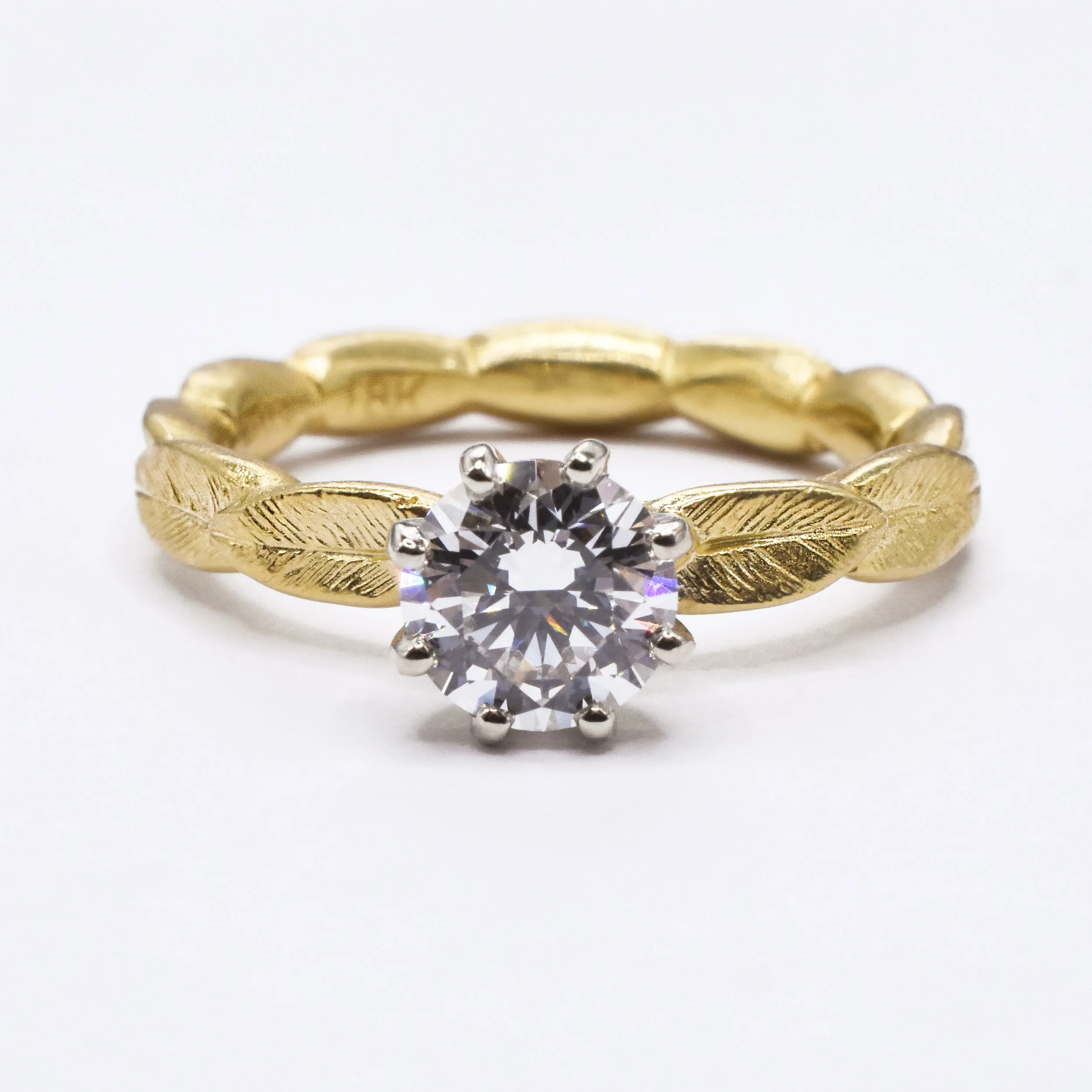 18k yellow gold wreath ring with 0.76ct lab grown diamond
