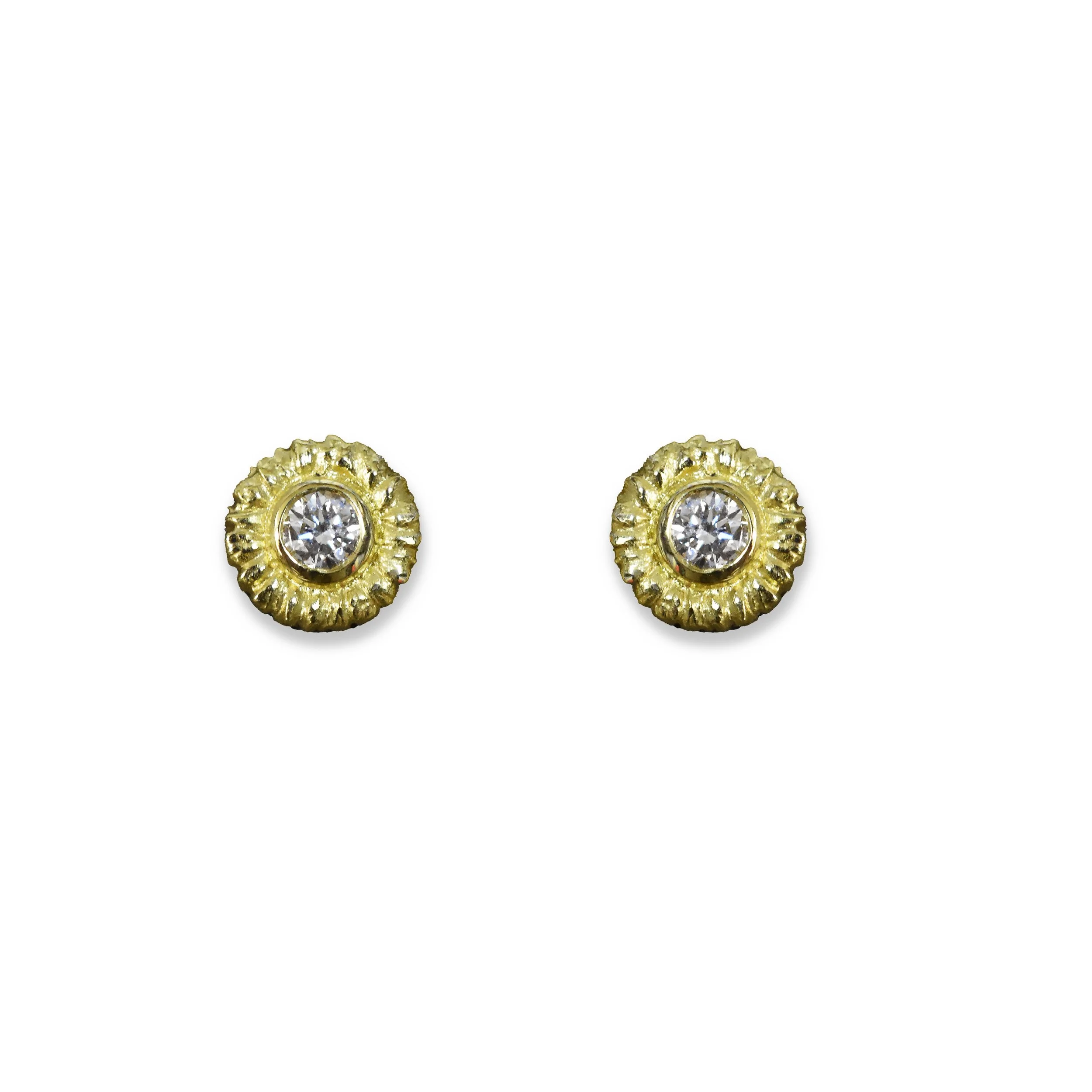 18k yellow gold earrings with diamonds and floral border