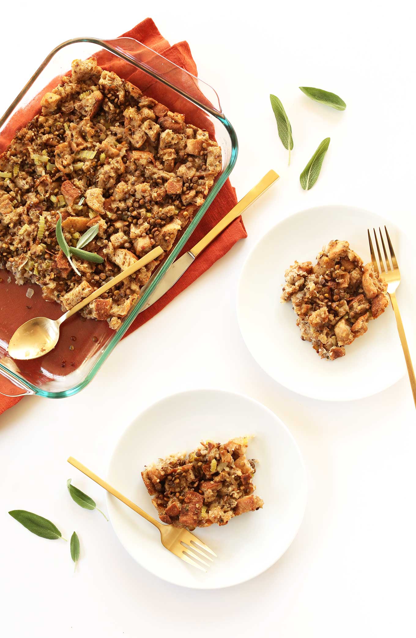 Easy-Vegan-Stuffing-with-9-simple-ingredients-vegan-flavorful-hearty-and-SO-delicious