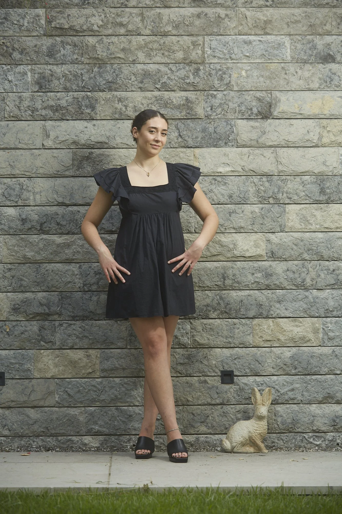 SW220522BellaPortrait_0251.jpg