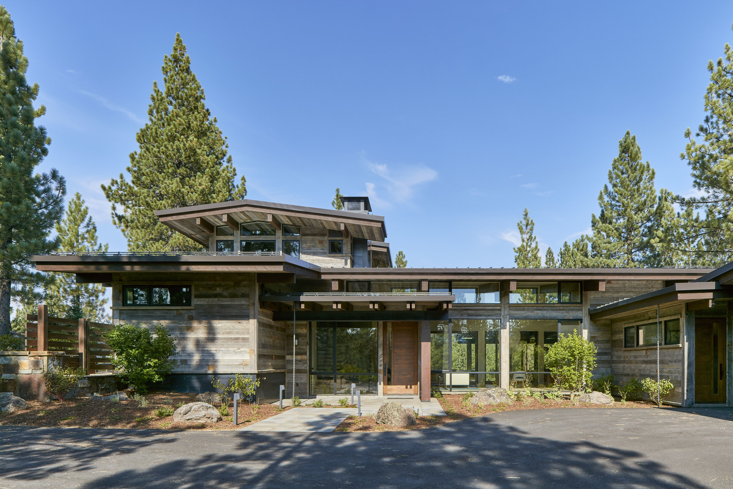   Contractor: Jeff Cotton Construction   Interior Design + Finishes: WaltonAE Photography: Russell Abraham Square Footage: 3,294 sf bedrooms: 3 bathrooms: 3.5  