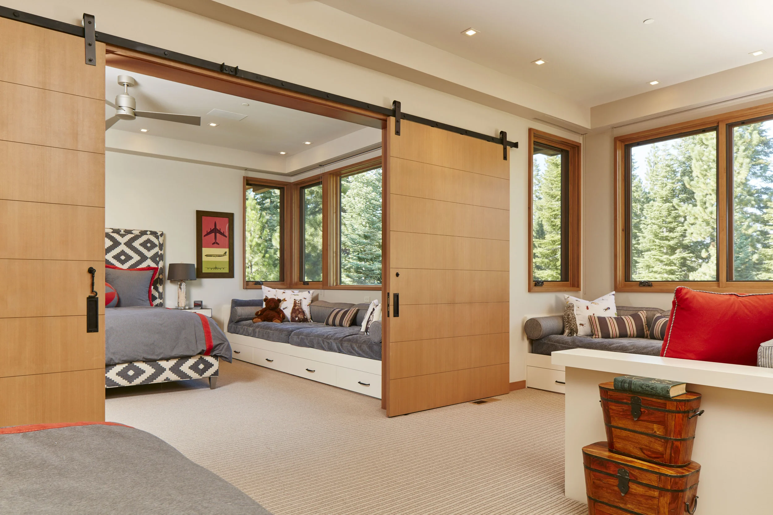 Contractor: Crestwood Construction Interior Design + Finishes: WaltonAE Photography: Russell Abraham Square Footage: 6,790 sf bedrooms: 5 bathrooms: 5.5