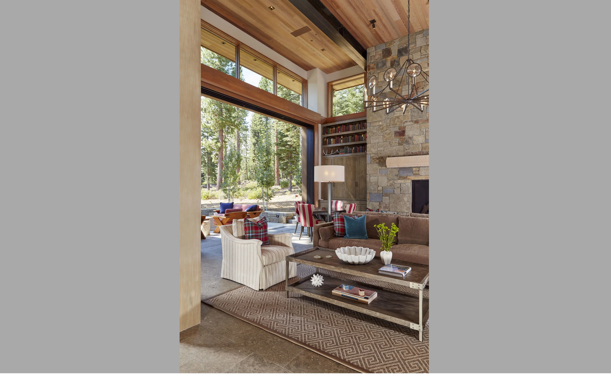 Contractor: Crestwood Construction Interior Design + Finishes: WaltonAE Photography: Russell Abraham Square Footage: 6,790 sf bedrooms: 5 bathrooms: 5.5