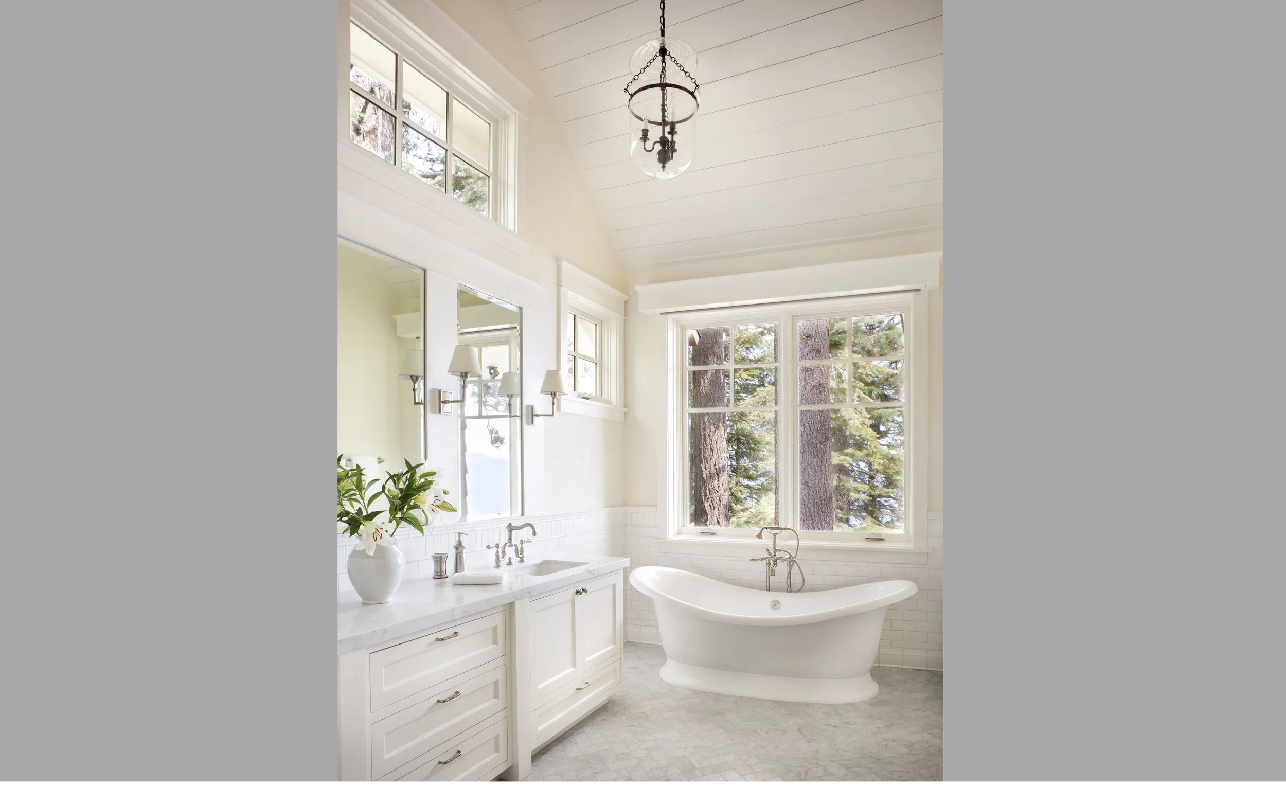 Contractor: Loverde Builders Interiors: Sarah Jones Interior Design + Walton Architecture + Engineering Photography: Gibeon Photography Square Footage: 5,795 sf bedrooms: 5 bathrooms: 5.5