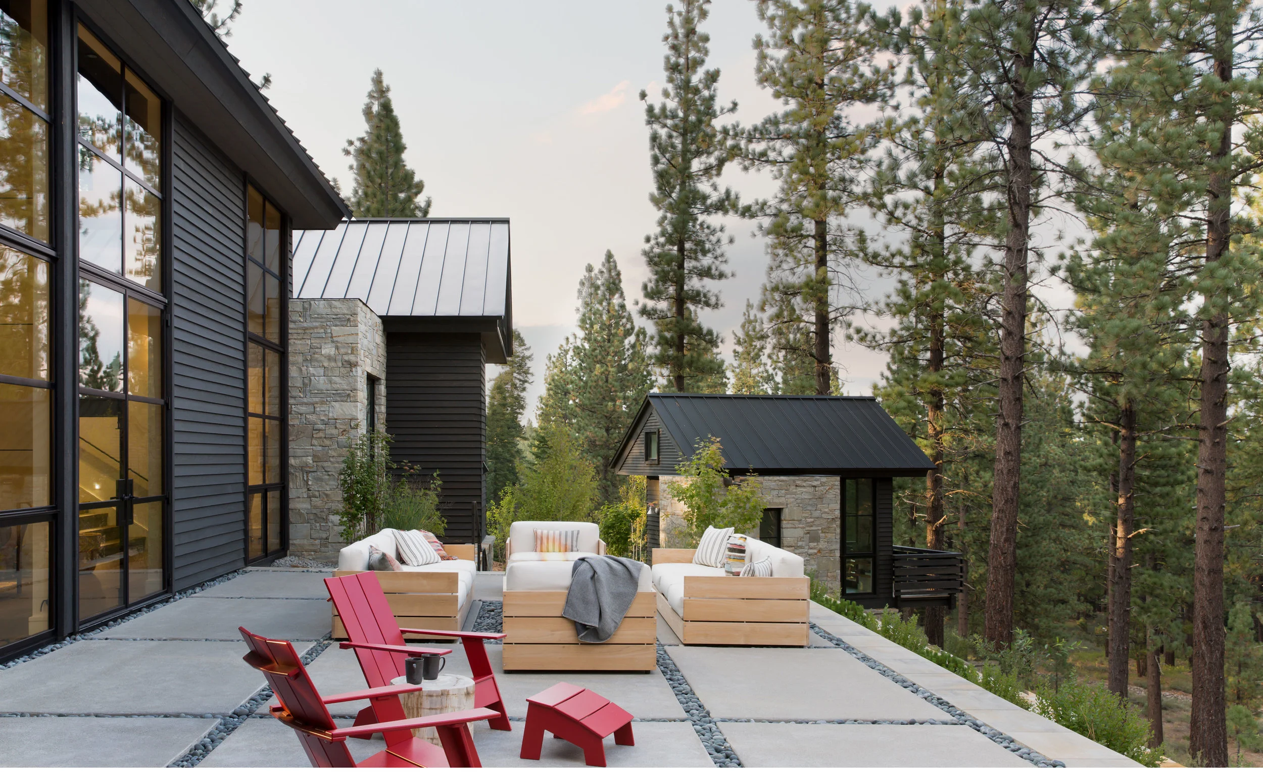 Contractor: Jim Morrison Construction Interiors: ABD Studio + Walton Architecture + Engineering Photography: Suzanna Scott Square Footage: 4,812 sf bedrooms: 4 bathrooms: 5.5