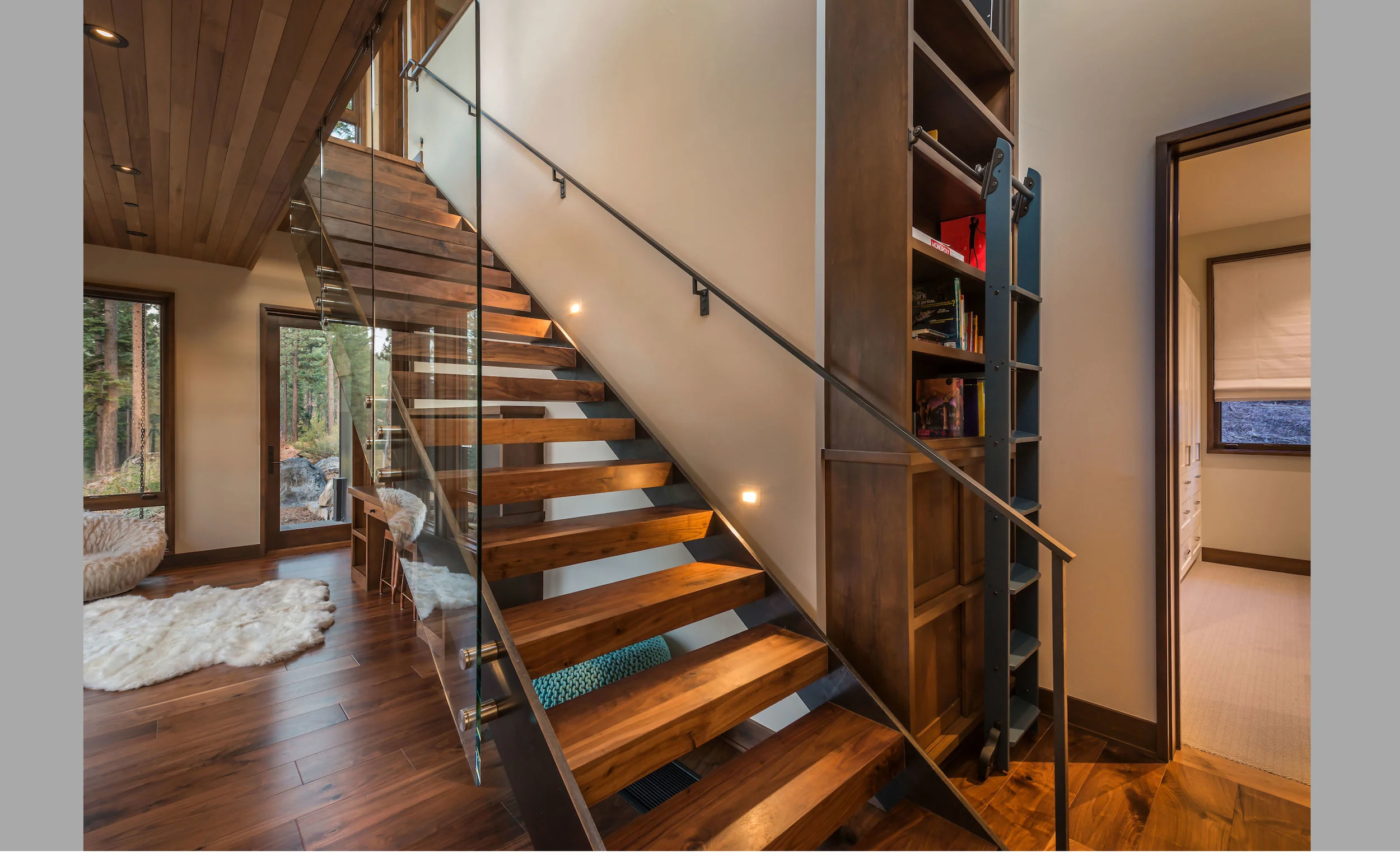 Contractor: Loverde Builders Interiors: Sarah Jones Interior Design + Walton Architecture + Engineering Photography: Vance Fox Square Footage: 4,545 sf bedrooms: 4 bathrooms: 5.5