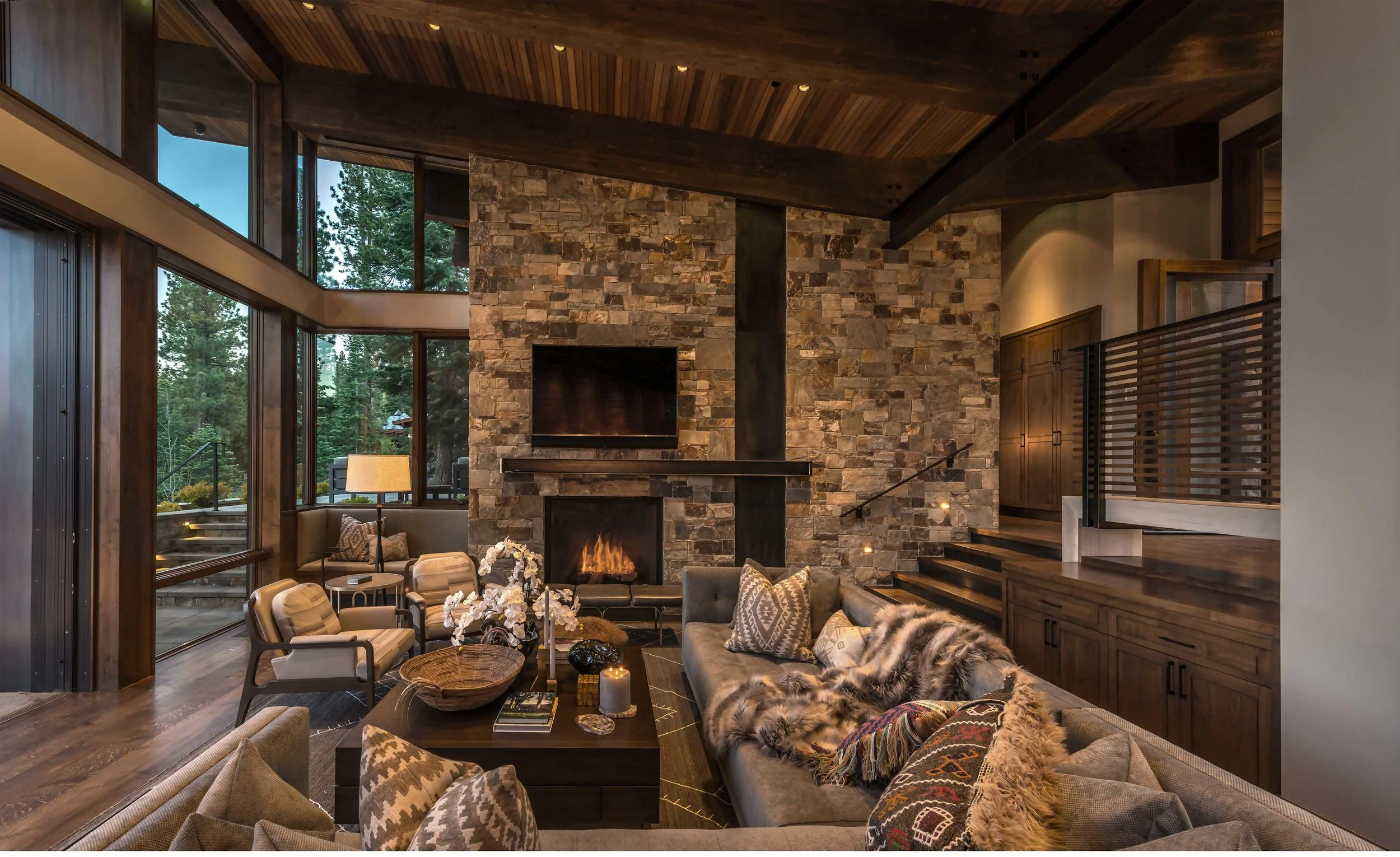 Contractor: Jim Morrison Construction Interiors: Scott Corridan Design + Walton Architecture + Engineering Photography: Vance Fox Square Footage: 5,531 sf bedrooms: 5 bathrooms: 5.5