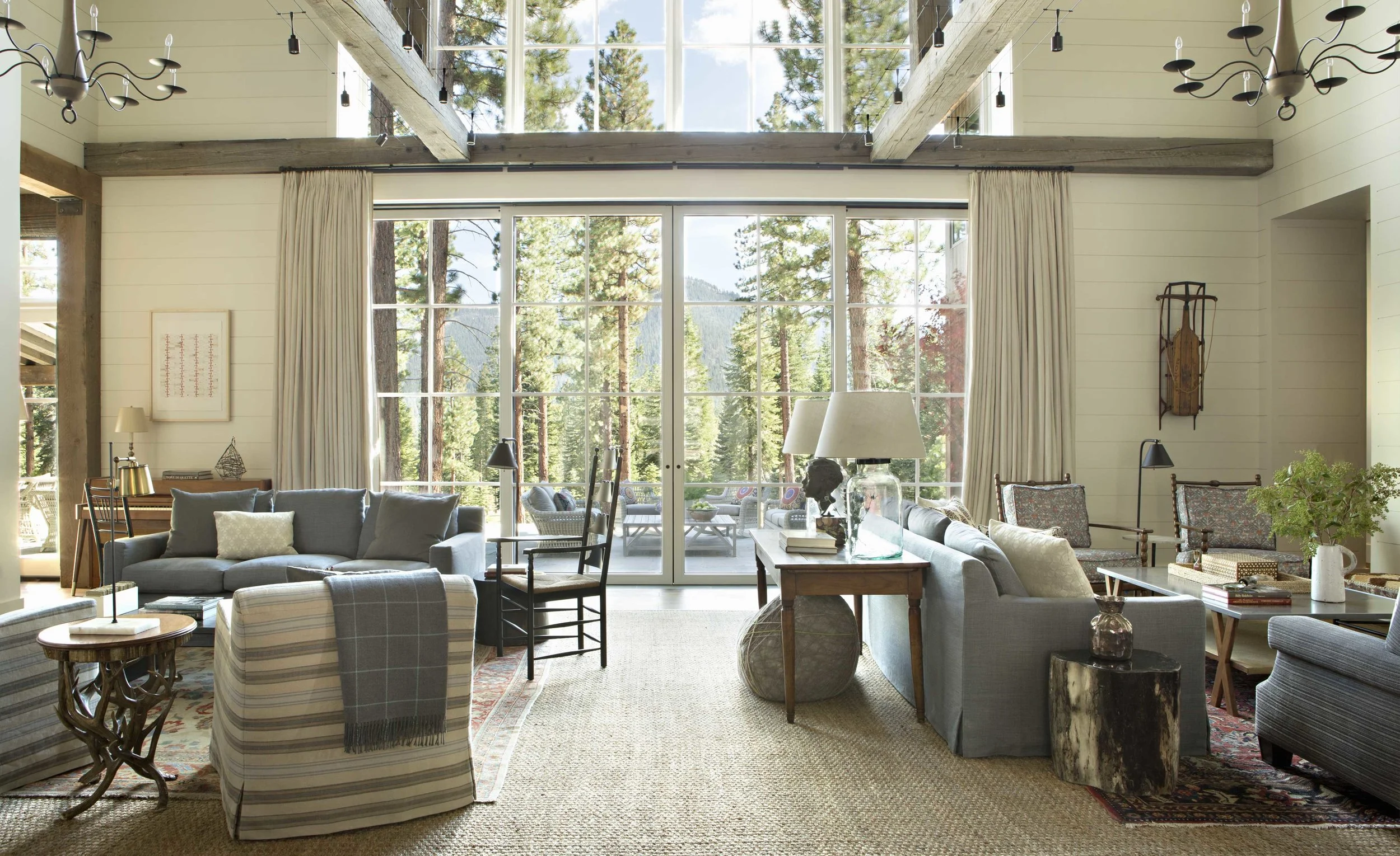 Contractor: Heslin Construction Interiors: Matt O’Dorisio + Walton Architecture + Engineering Photography: Karyn R. Millet Square Footage: 7,281 sf bedrooms: 6 bathrooms: 7.5
