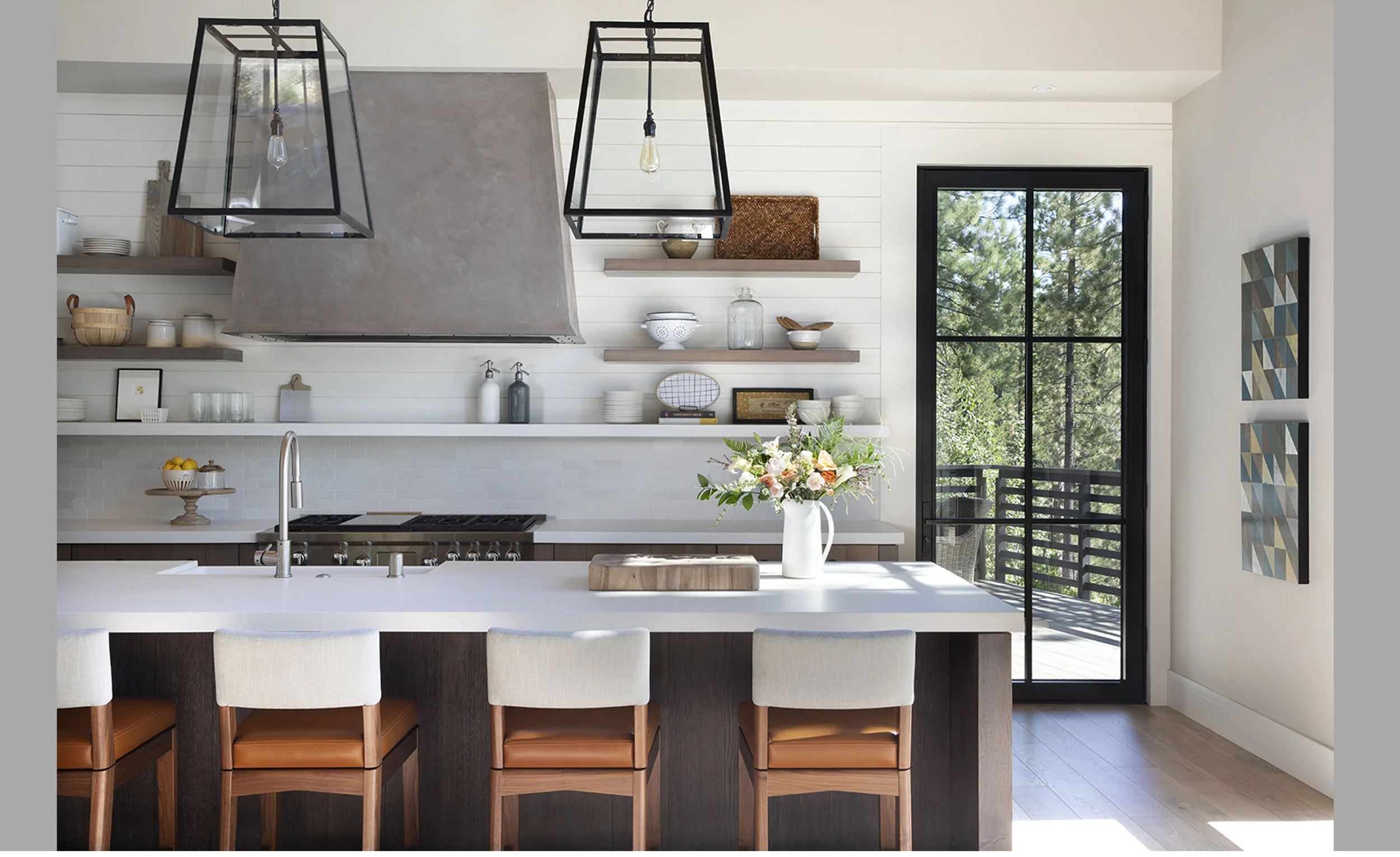 Contractor: Jim Morrison Construction Interiors: Walton Architecture + Engineering Photography: Paul Dyer Square Footage: 5,741 sf bedrooms: 5 bathrooms: 5.5
