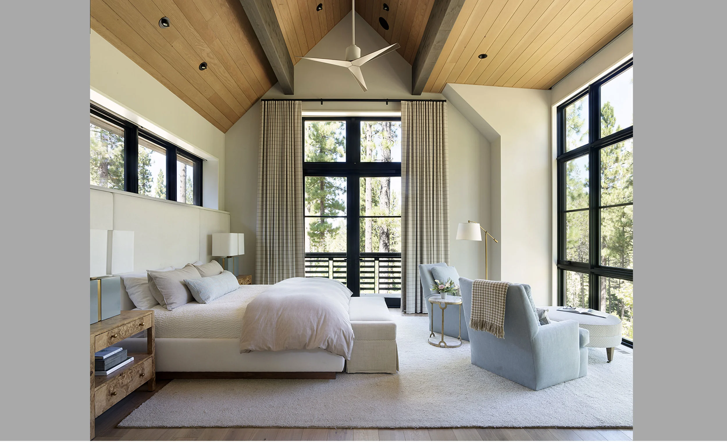 Contractor: Jim Morrison Construction Interiors: Walton Architecture + Engineering Photography: Paul Dyer Square Footage: 5,741 sf bedrooms: 5 bathrooms: 5.5