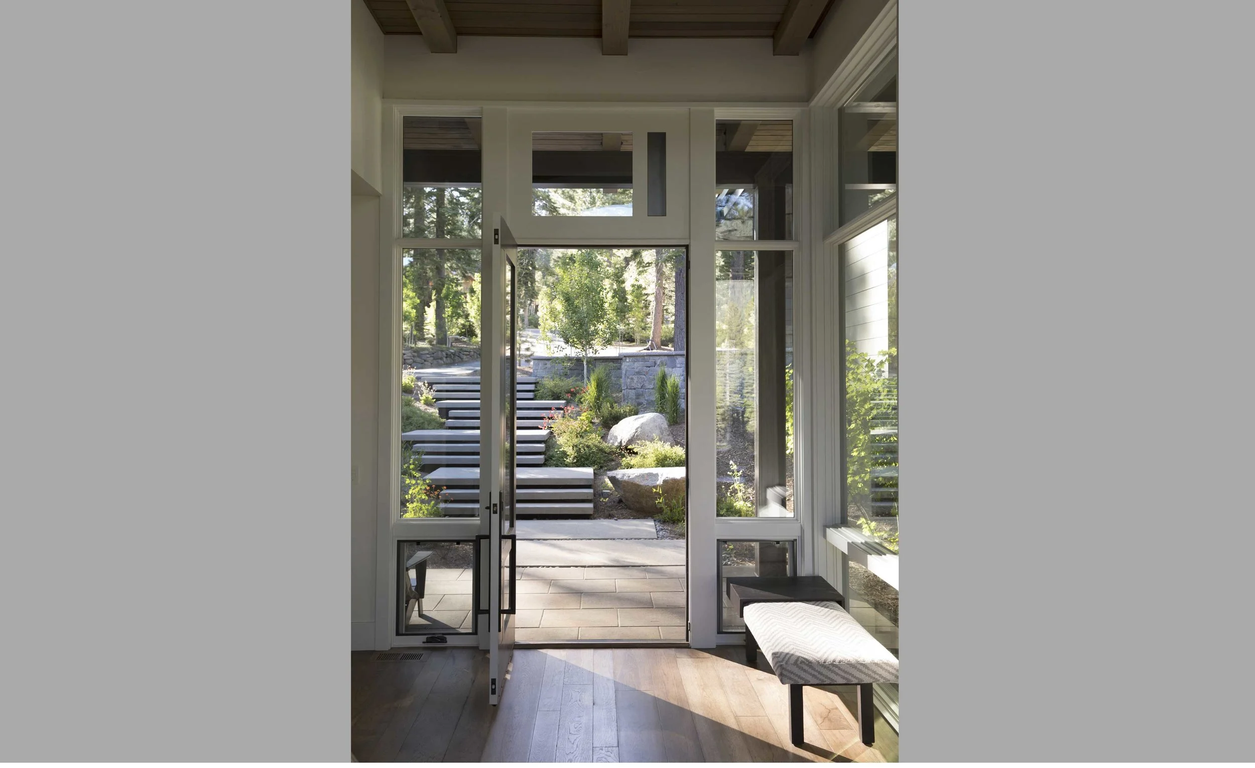 Contractor: Jim Morrison Construction Interiors: Sarah Jones Interior Design + Walton Architecture + Engineering Photography: Paul Dyer Square Footage: 4,245 sf bedrooms: 5 bathrooms: 4.5