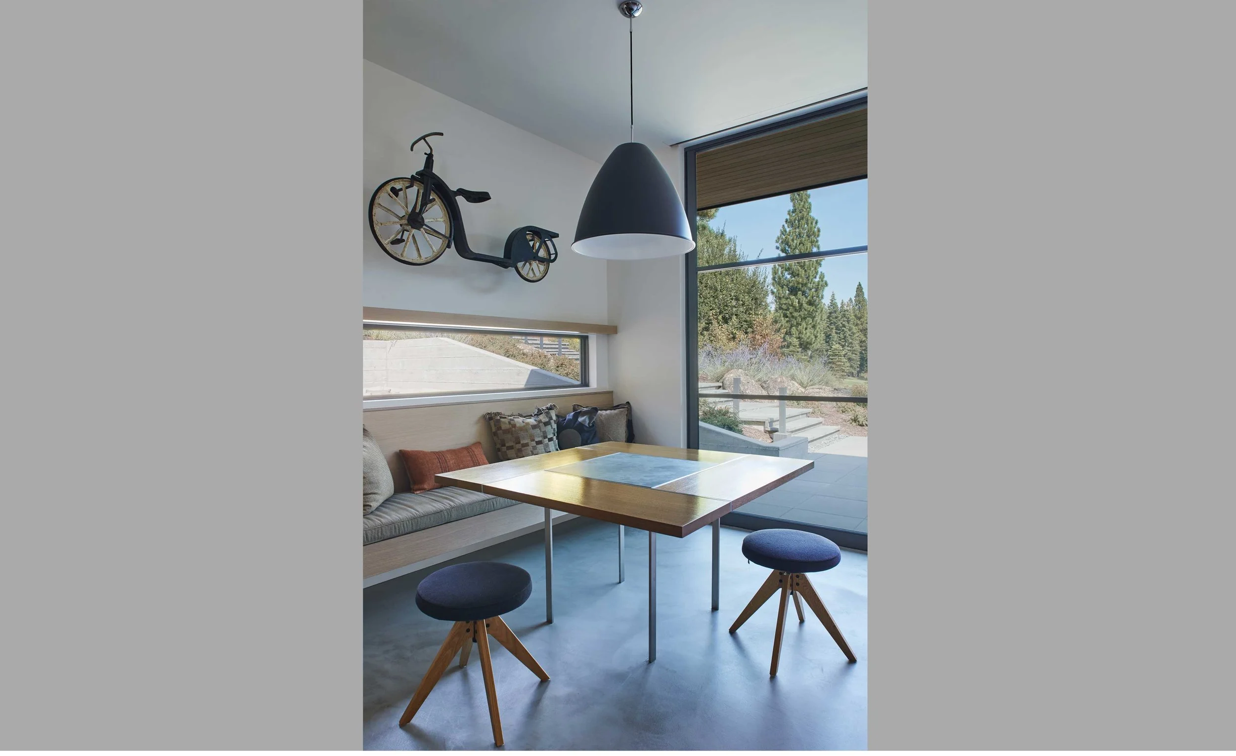 Contractor: Crestwood Construction Interiors: Denise Kuriger Design, Walton Architecture + Engineering Photography: Sam Frost Photography Square Footage: 8,473 sf bedrooms: 6 bathrooms: 6.5