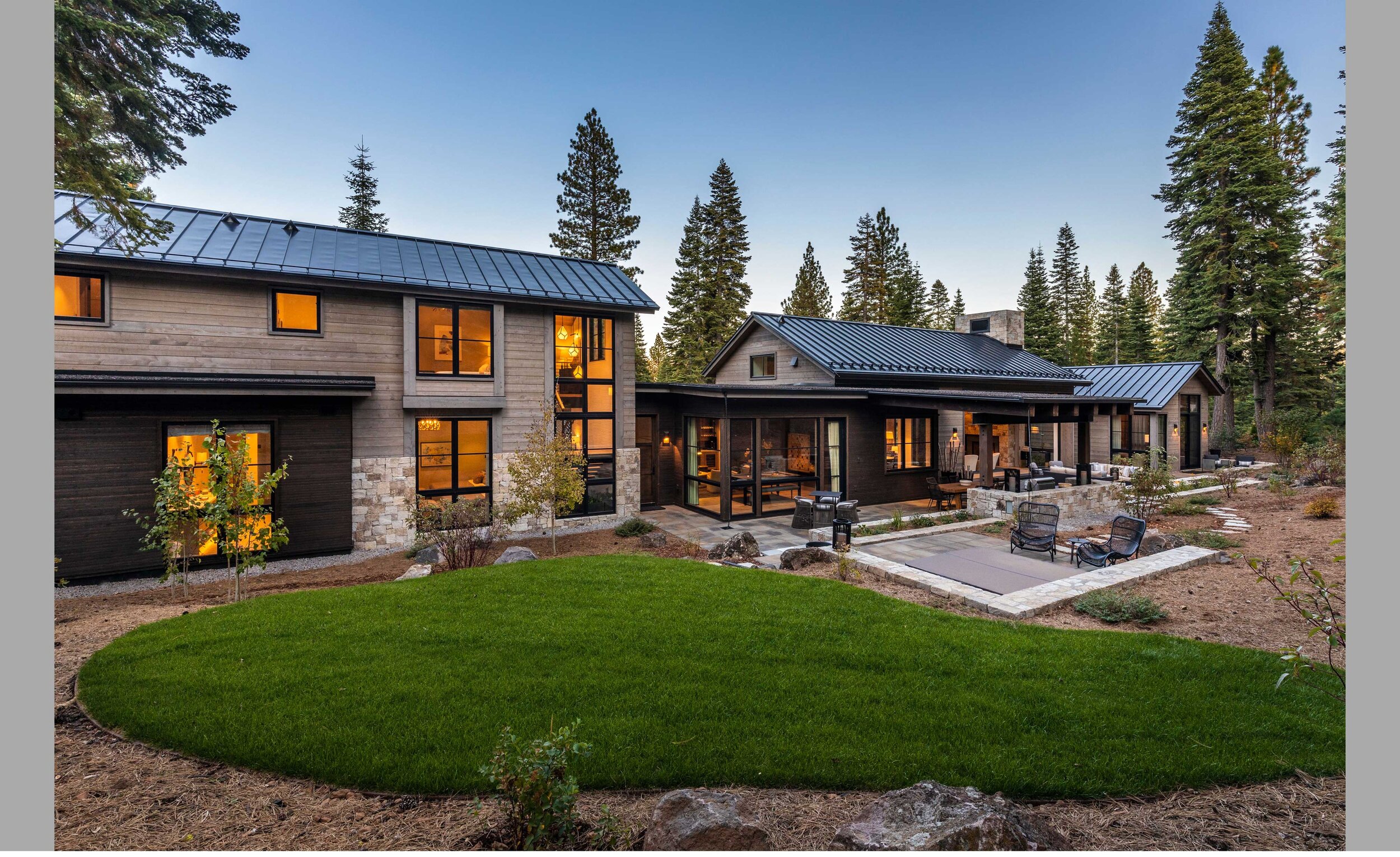  Contractor: Lamperti Interiors: Chartwell Design Group + Walton Architecture + Engineering Photography: Martis Camp Realty, Inc. Square Footage: 6,397sf Bedrooms: 5 Bathrooms: 5.5 