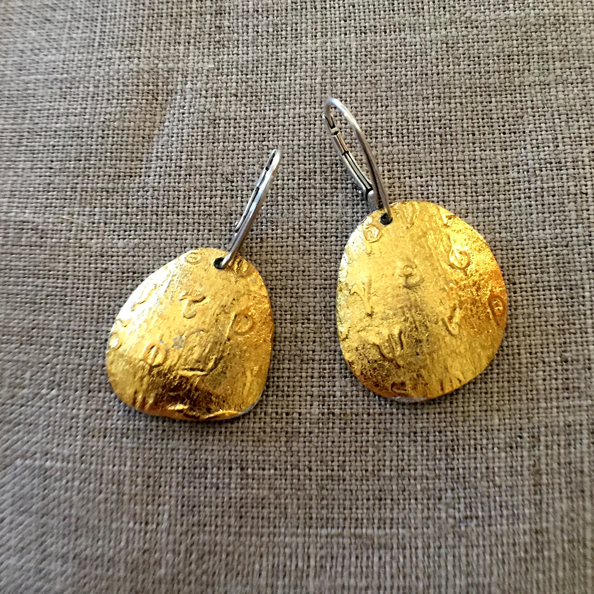 ancient-artifacts-gold-earrings.JPG