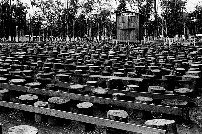 cinema-na-floresta-amazonica-acampamento-de-minas-de-ouro-cumaru-mato-grosso-1982-credito-walter-carvalho_p-1.jpg