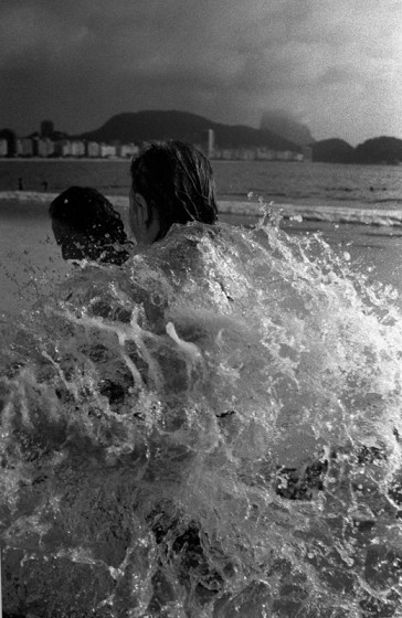 casal-praia-copacabana-kittyparanagua-364x560.jpg