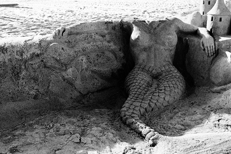 escultura-areia-sereia-praia-copacabana-kittyparanagua.jpg