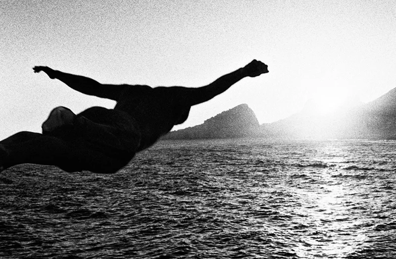 homem-mergulho-praia-copacabana-kittyparanagua.jpg