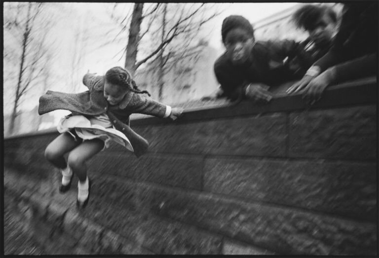 GIRL JUMPING OVER A WALL, CENTRAL PARK, MANHATTAN, NEW YORK, USA, 1967