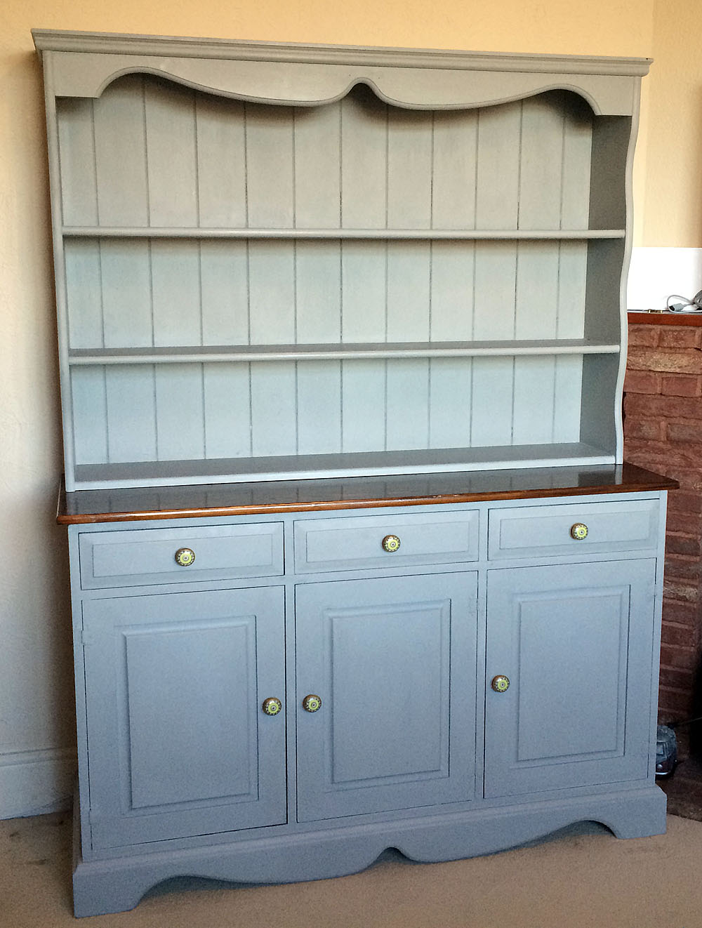 How To Makeover A Welsh Dresser Using Annie Sloan Paint In Paris