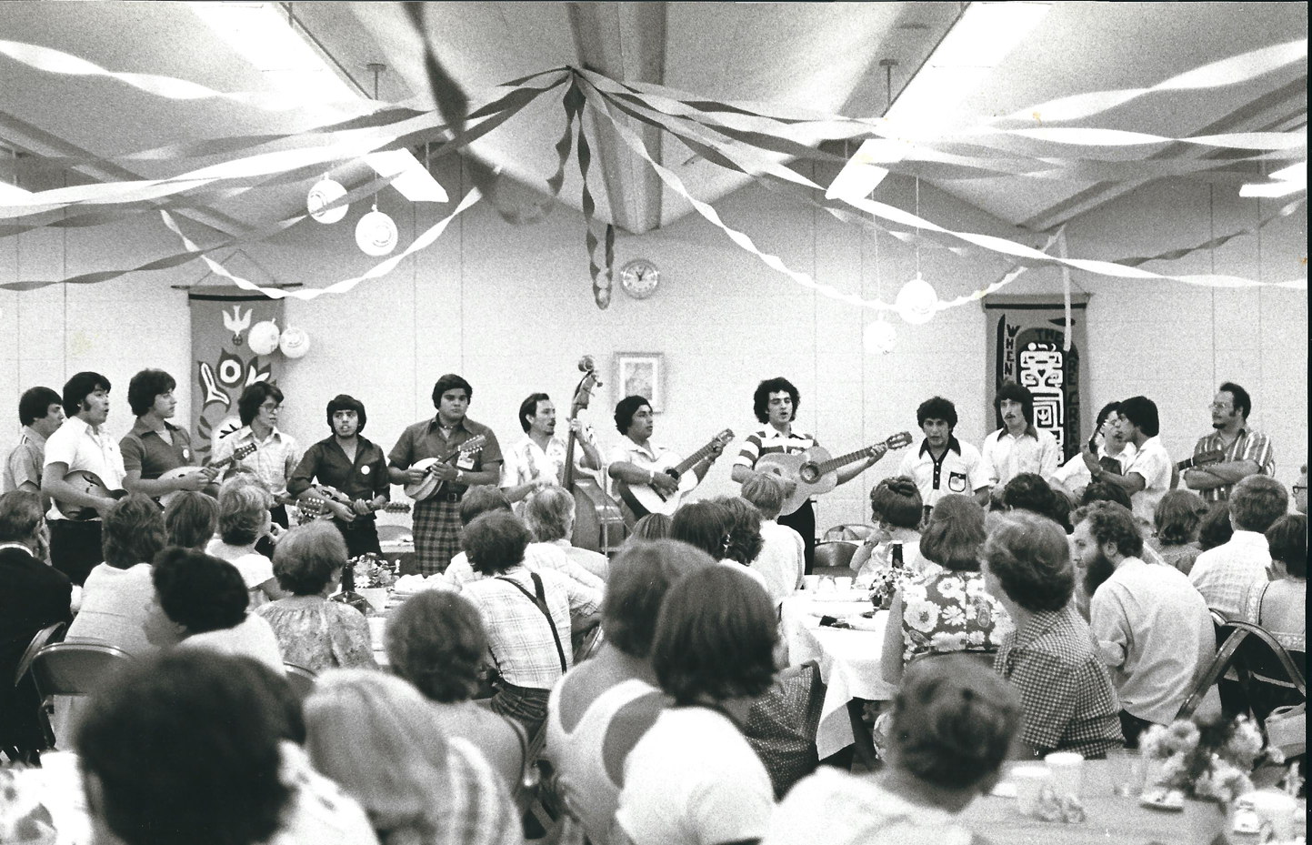 Cuerdas Clasicas Primera Presentacion 1976.jpg