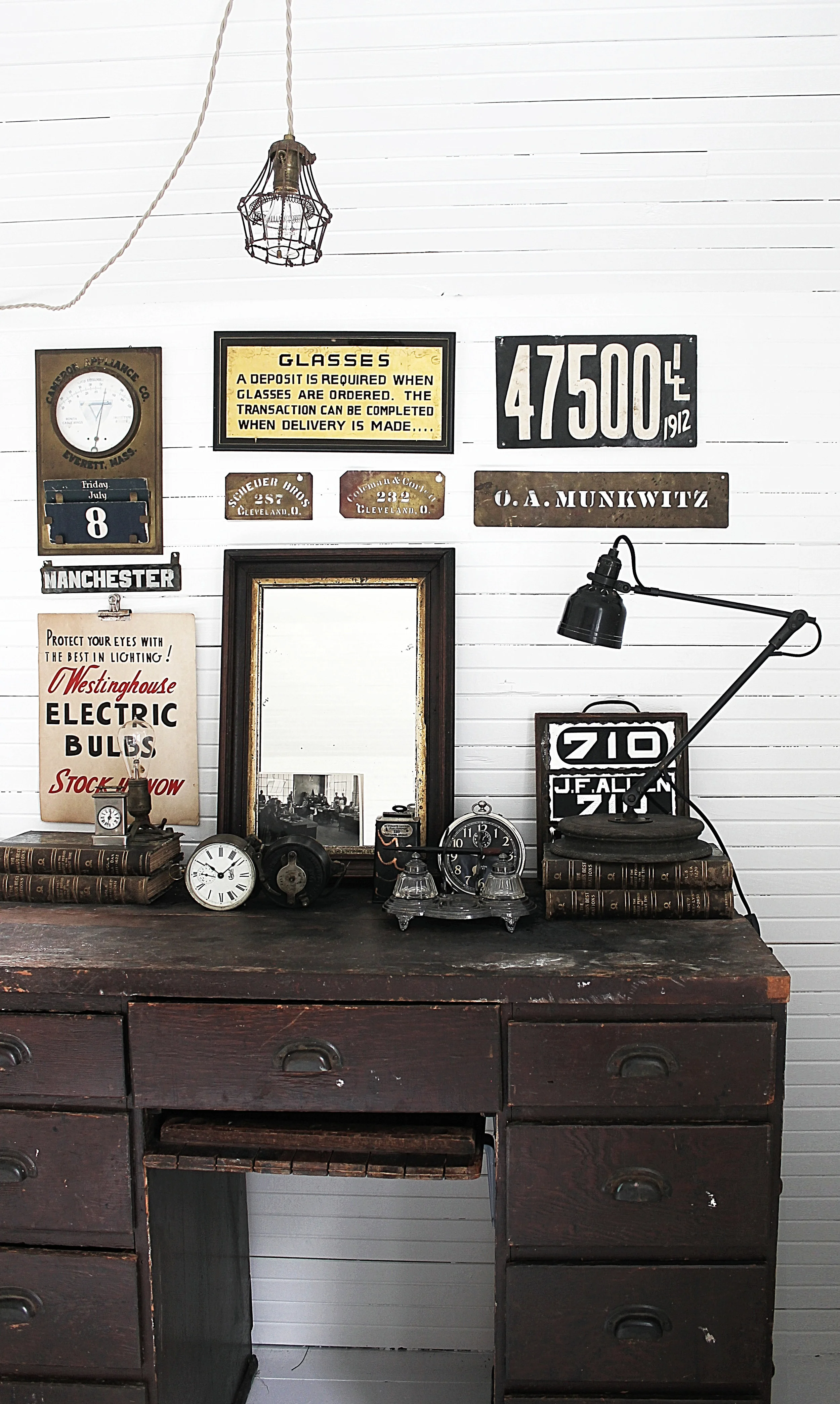 Singer Articulating Lamp