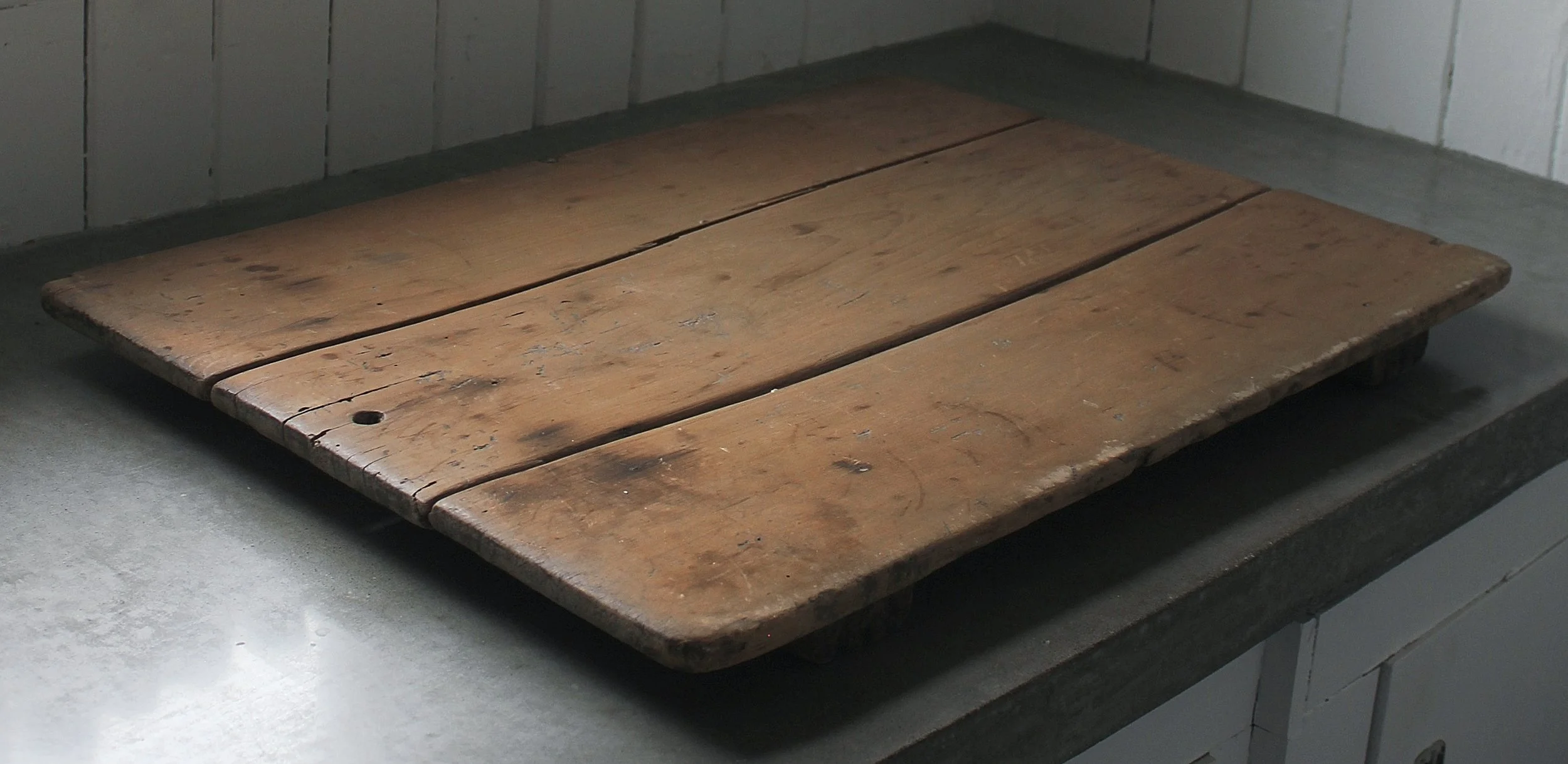 Large_Pine_Antique_Breadboard6_SS.jpg