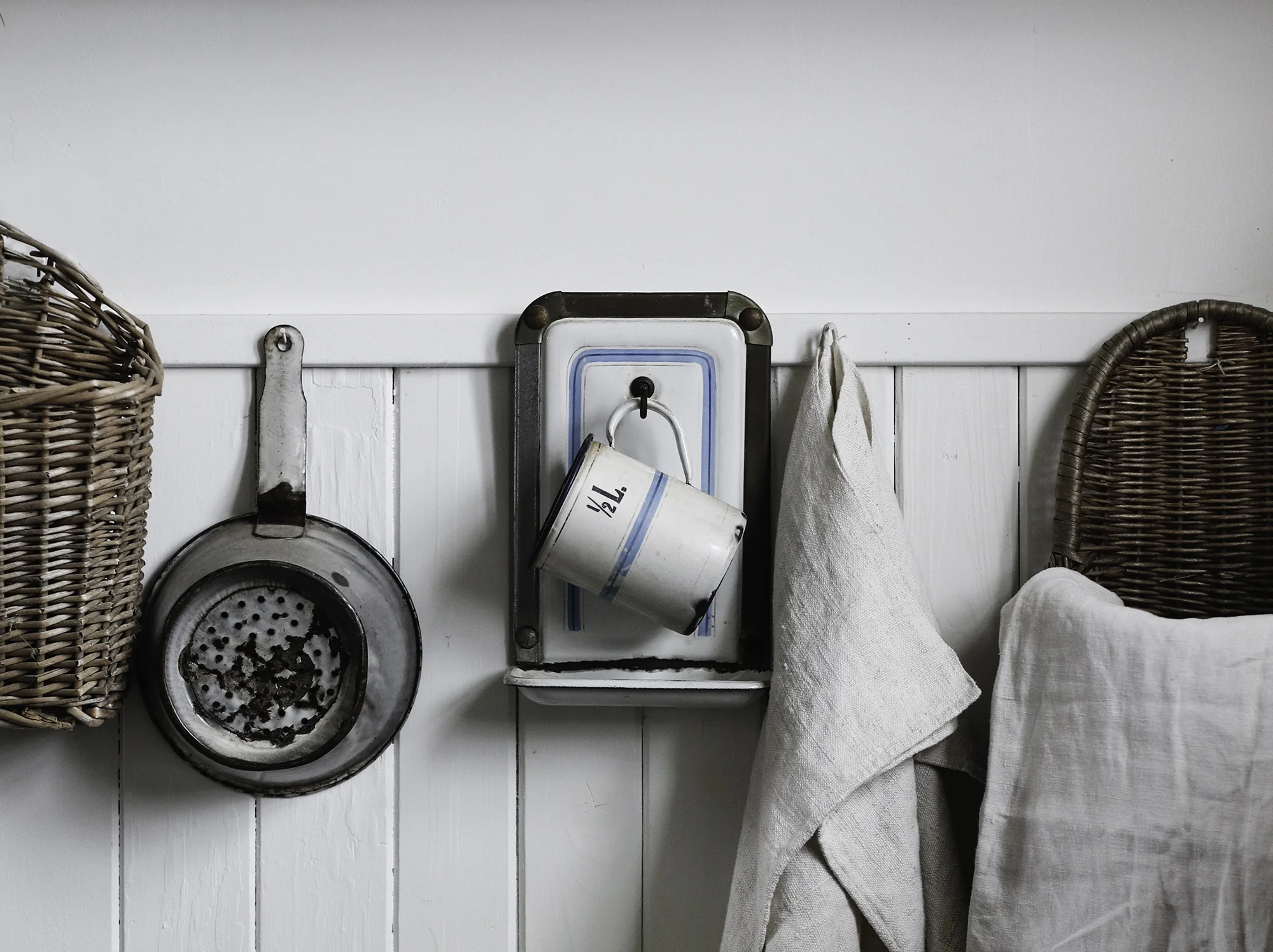 Enamel_Wash_Cup_Hanger2.jpg