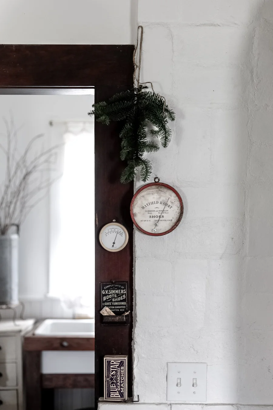 Antique_Temperature_Gauges1.jpg