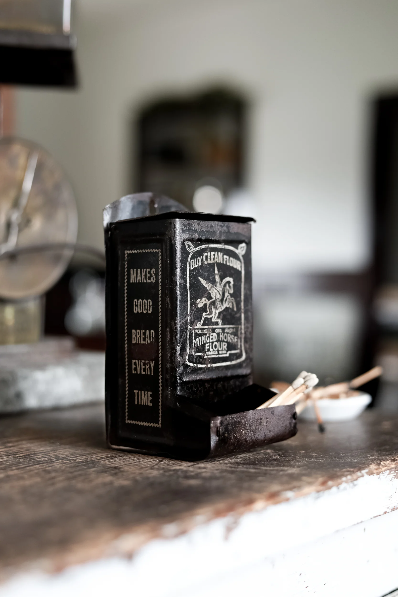 Antique_Advertising_Matchstrike1.jpg