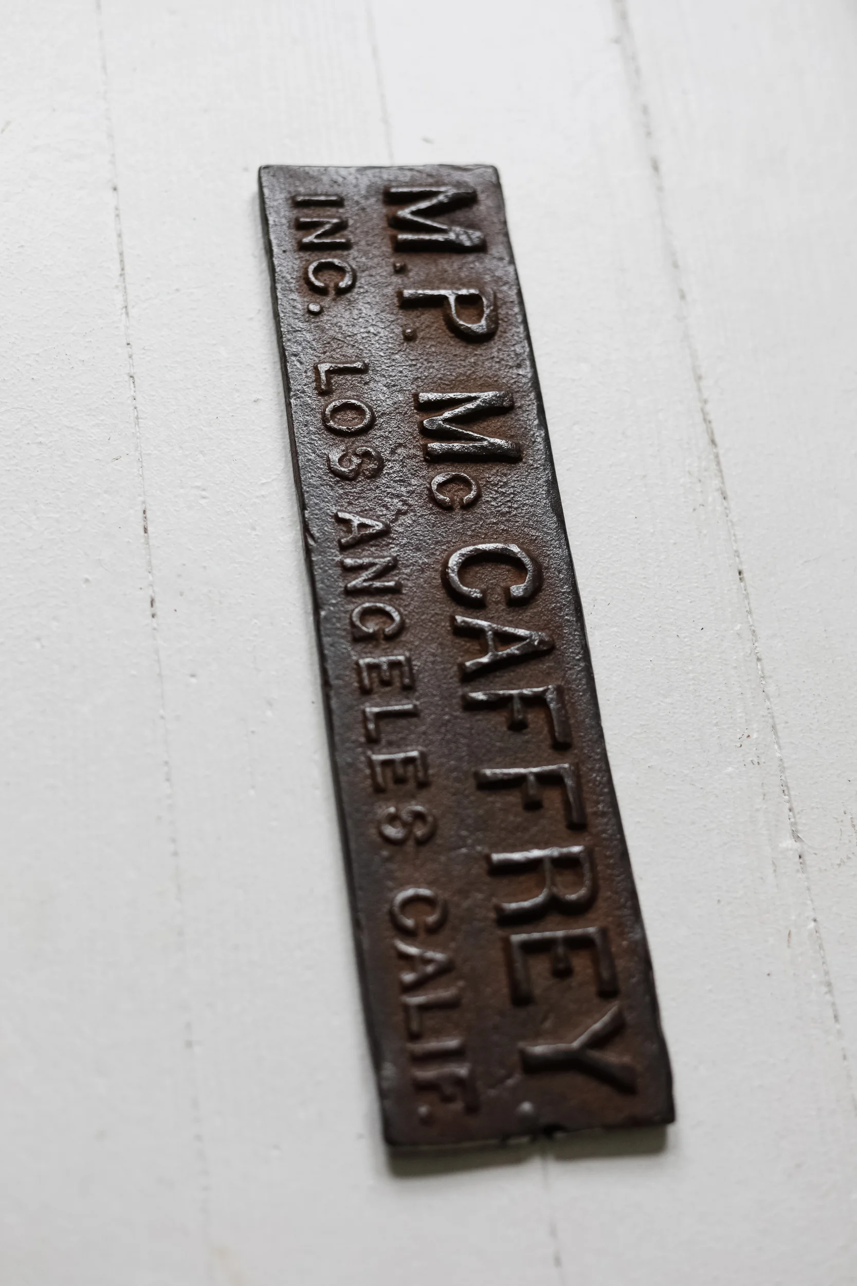 Antique_Iron_Sign3.jpg