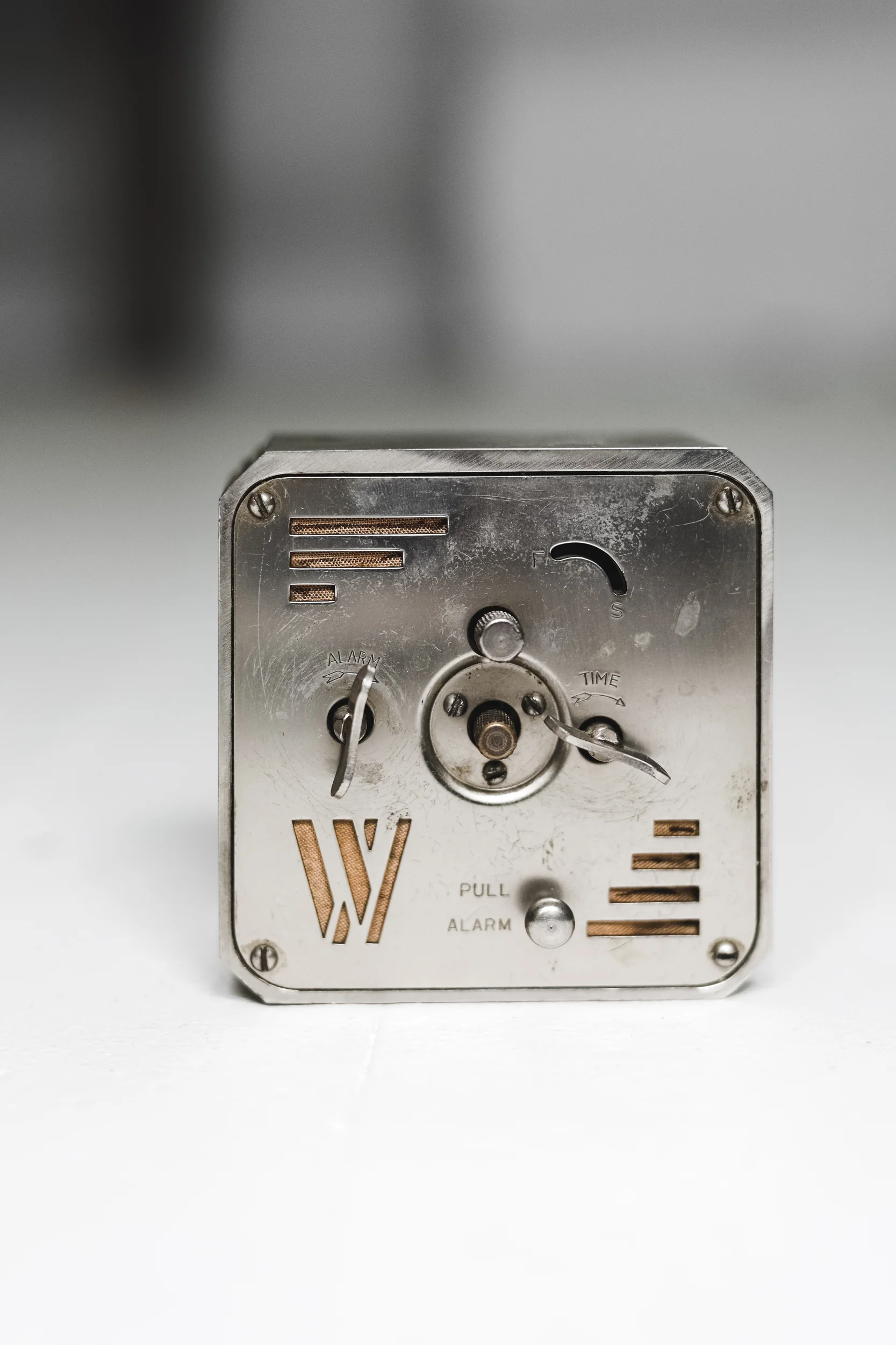 Antique_Deco_Alarm_Clock5.jpg